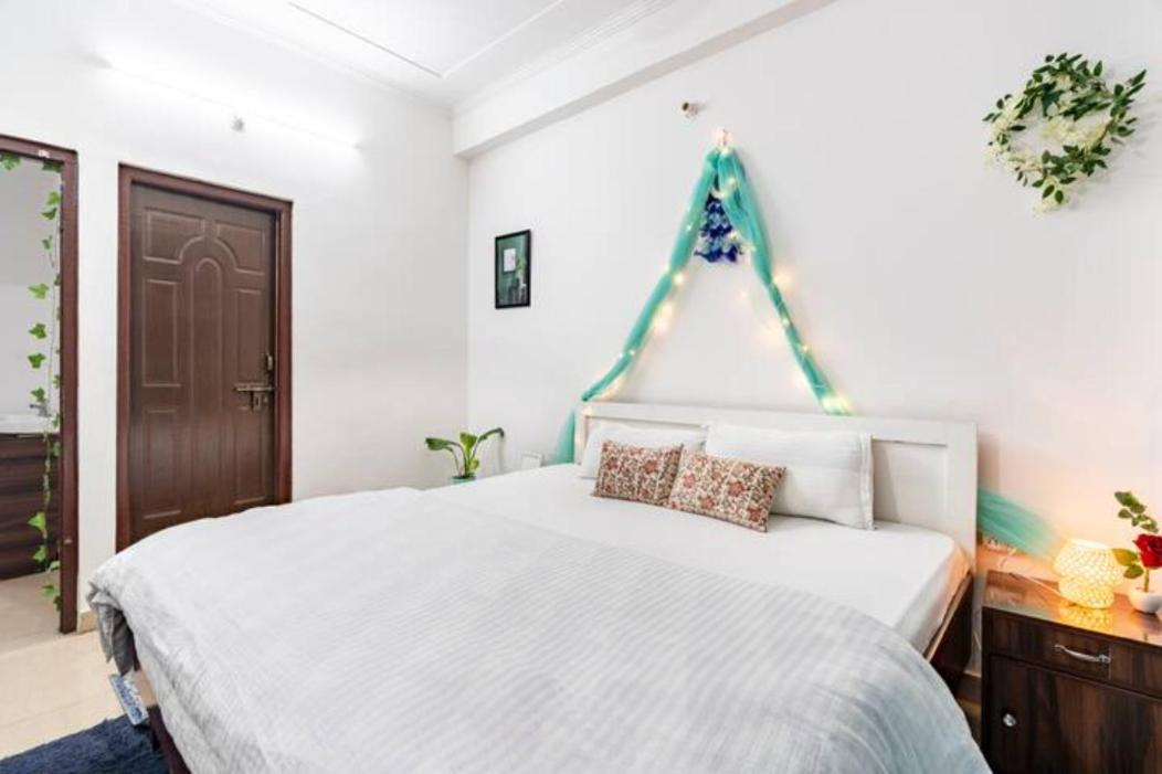 Hostel Ensquare - 2 Bedroom Mountain View With Kitchen, Rooftop Cafe, Live Music Rishikesh