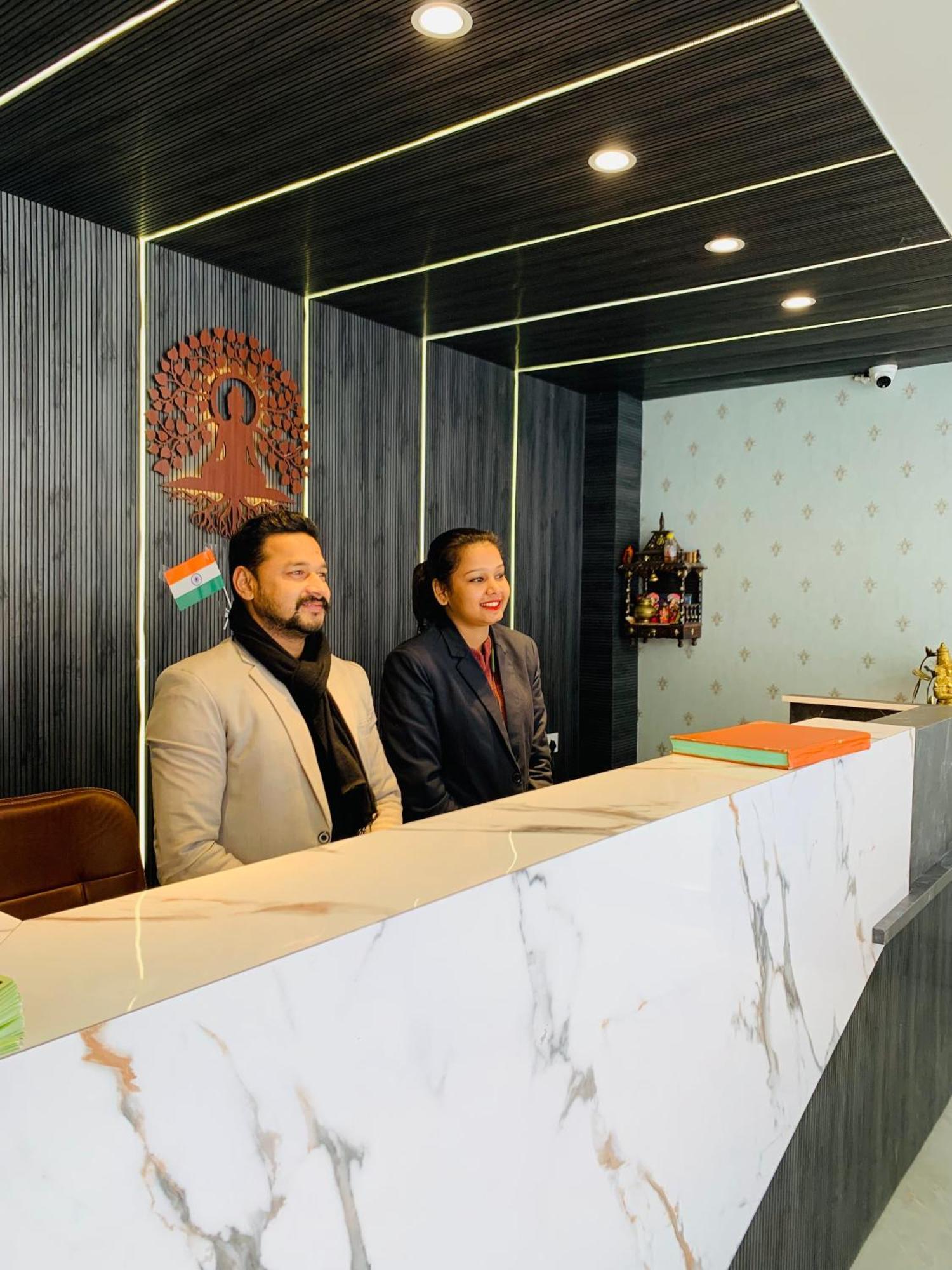 Nirvana Bliss, Behind Parmarth Niketan Hotel 3*