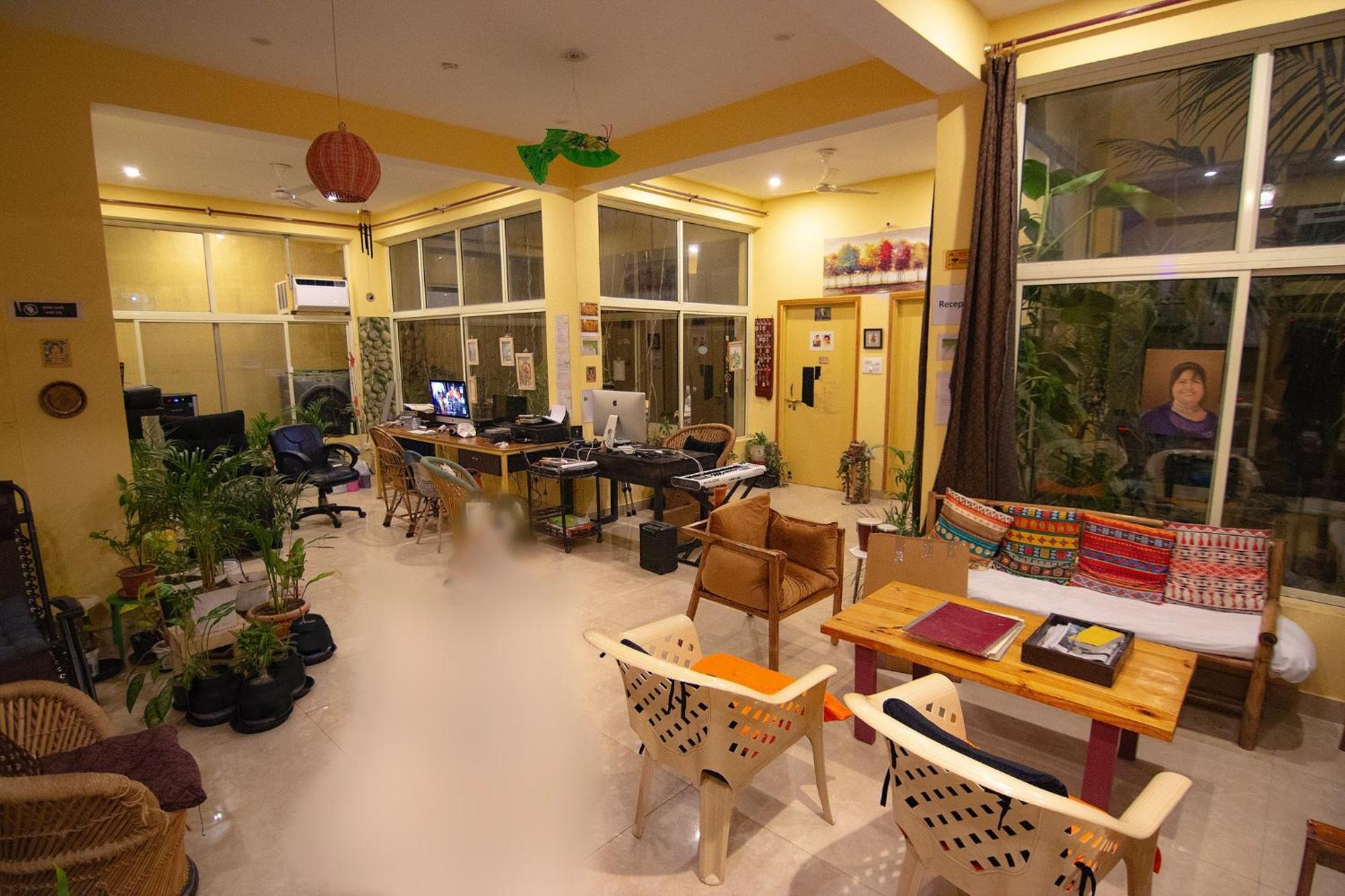 Bed & Breakfast Devi Music Ashram *
