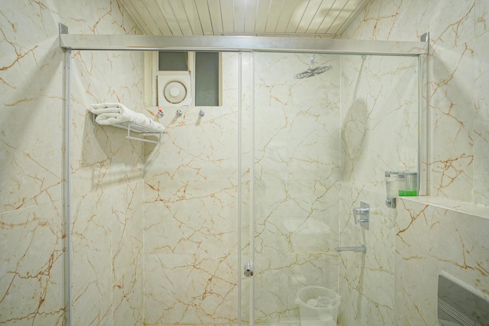 Nirvana Bliss, Behind Parmarth Niketan Hotel 3*
