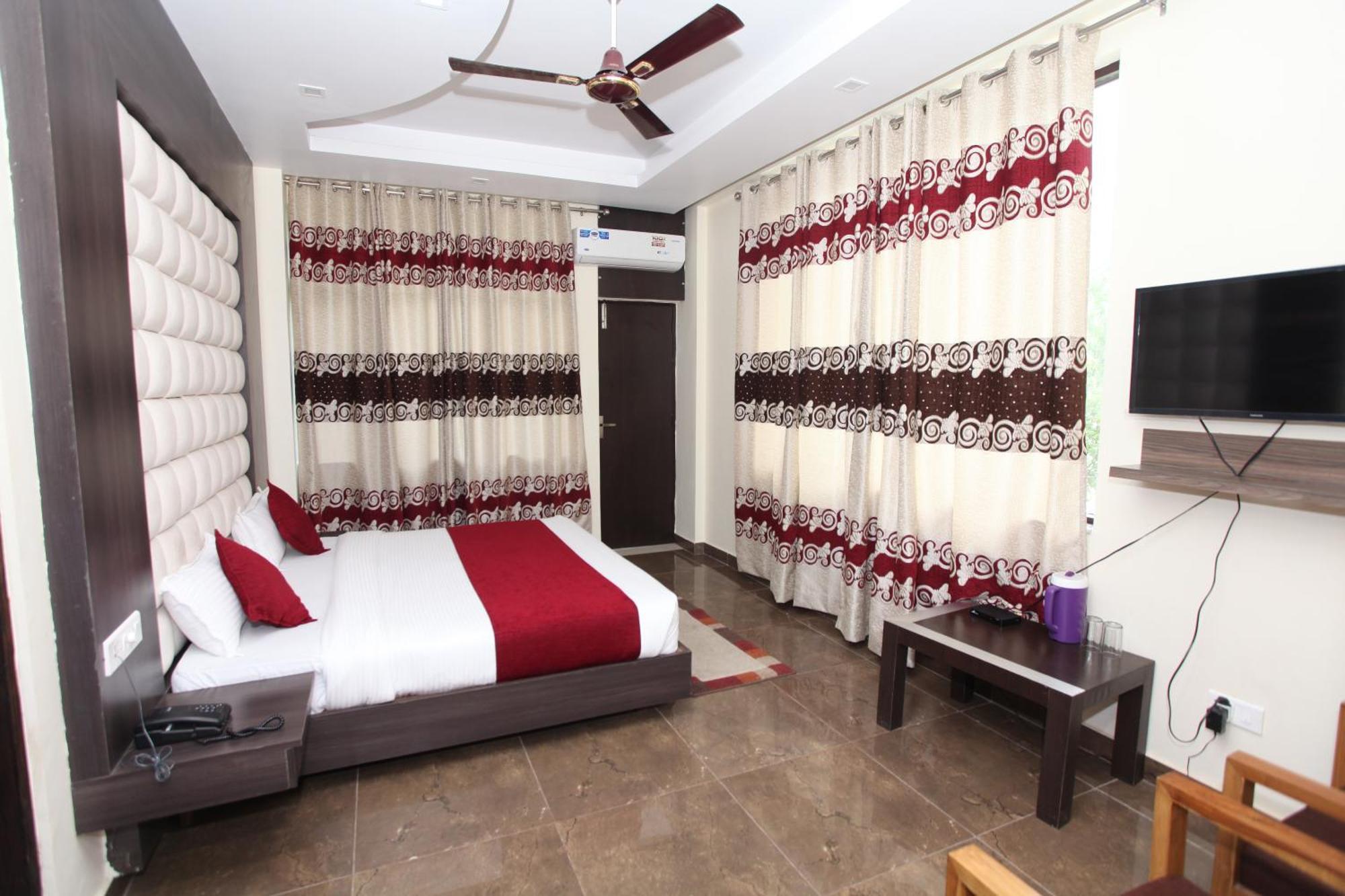 Trihari Hotel 3*