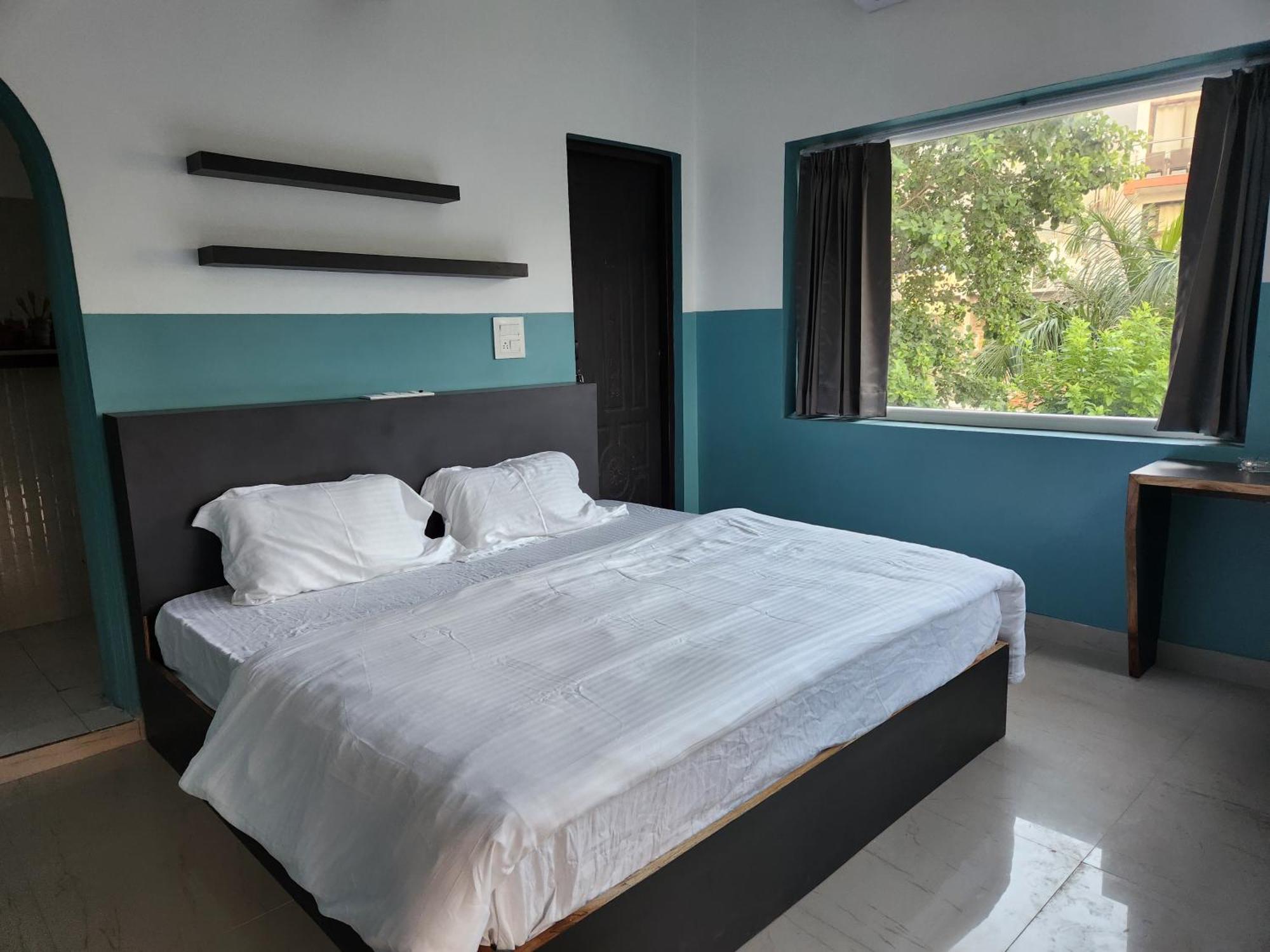 Hostel 12 Monks Rishikesh