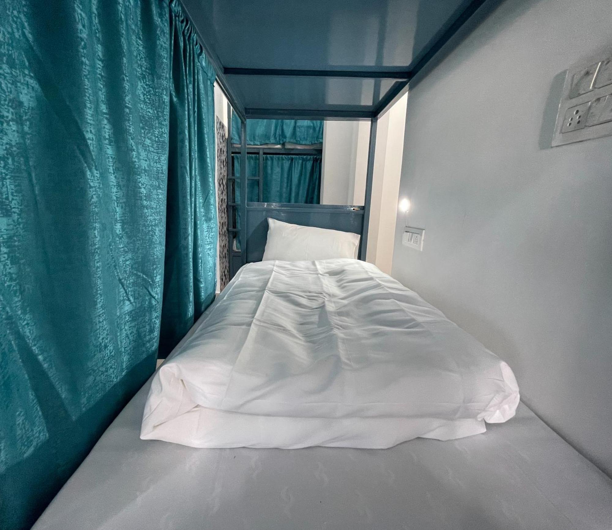 Hostel 12 Monks Rishikesh