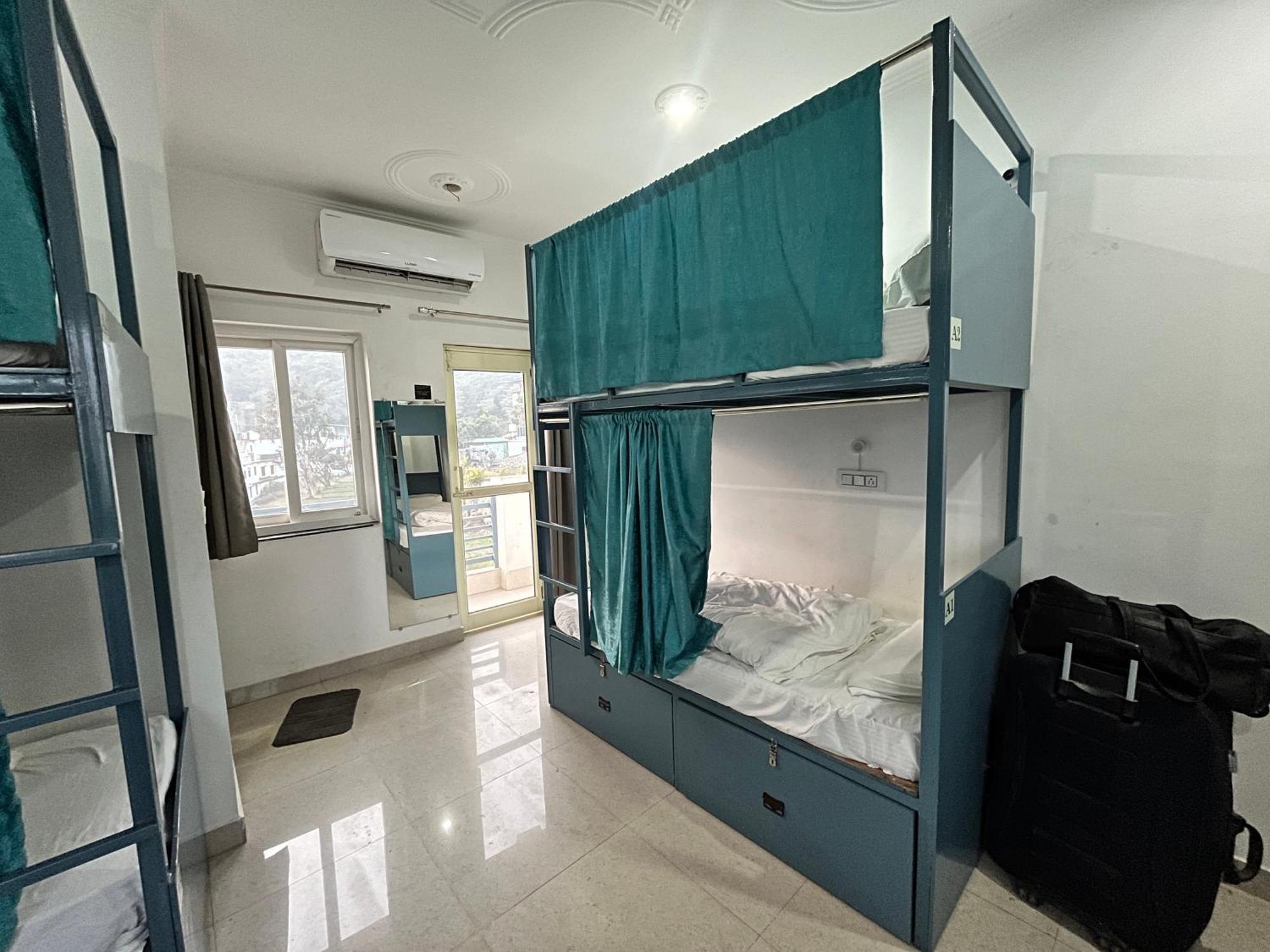 12 Monks Hostel Rishikesh