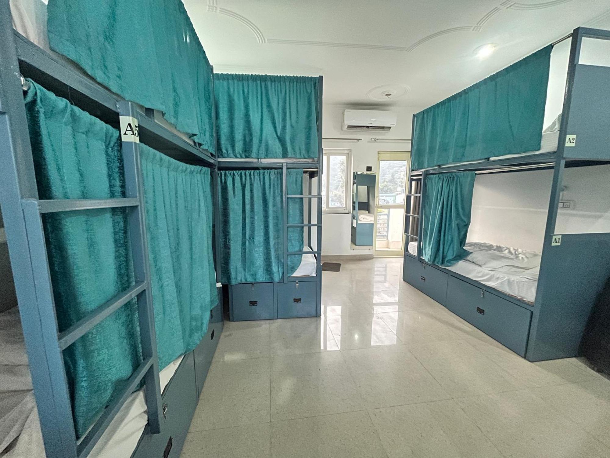 12 Monks Hostel Rishikesh