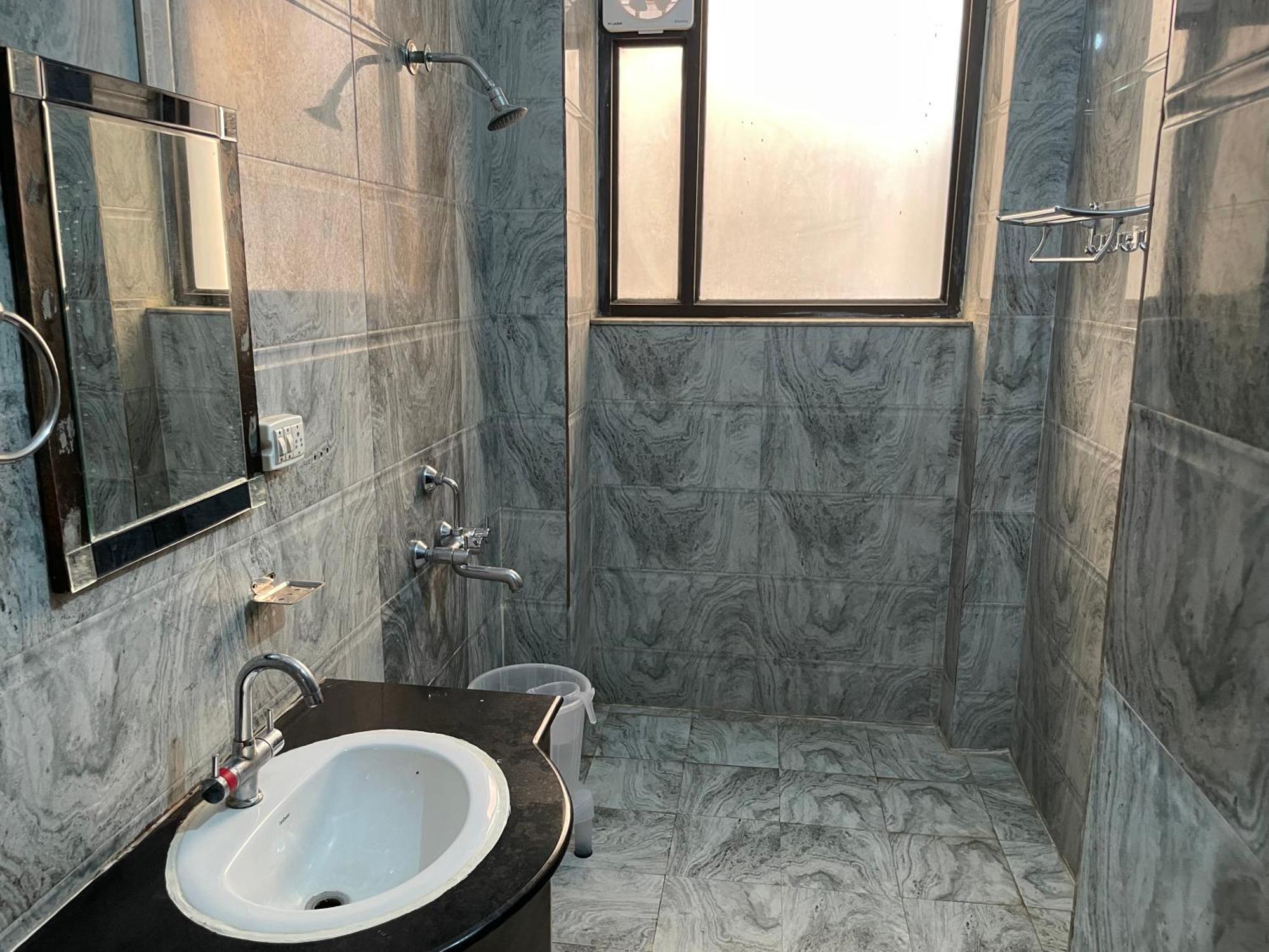 Hotel Leisure Palace