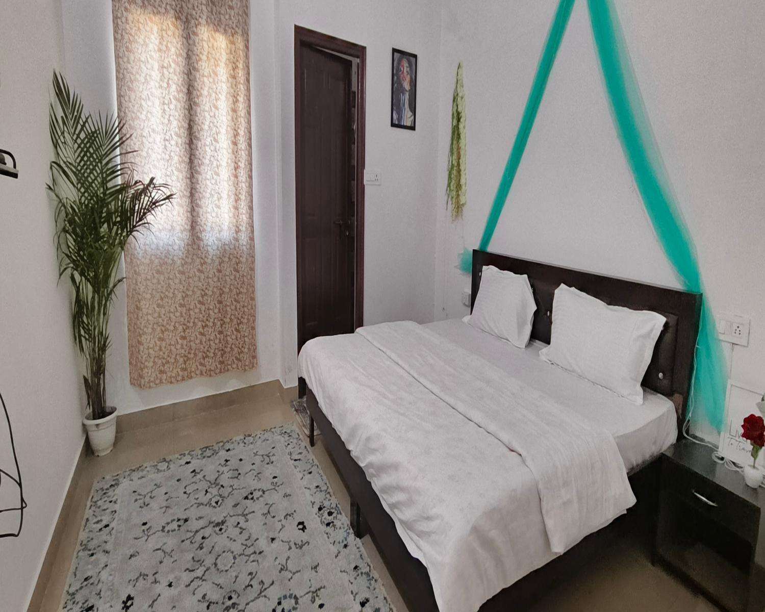 Hostel Ensquare - 2 Bedroom Mountain View With Kitchen, Rooftop Cafe, Live Music *