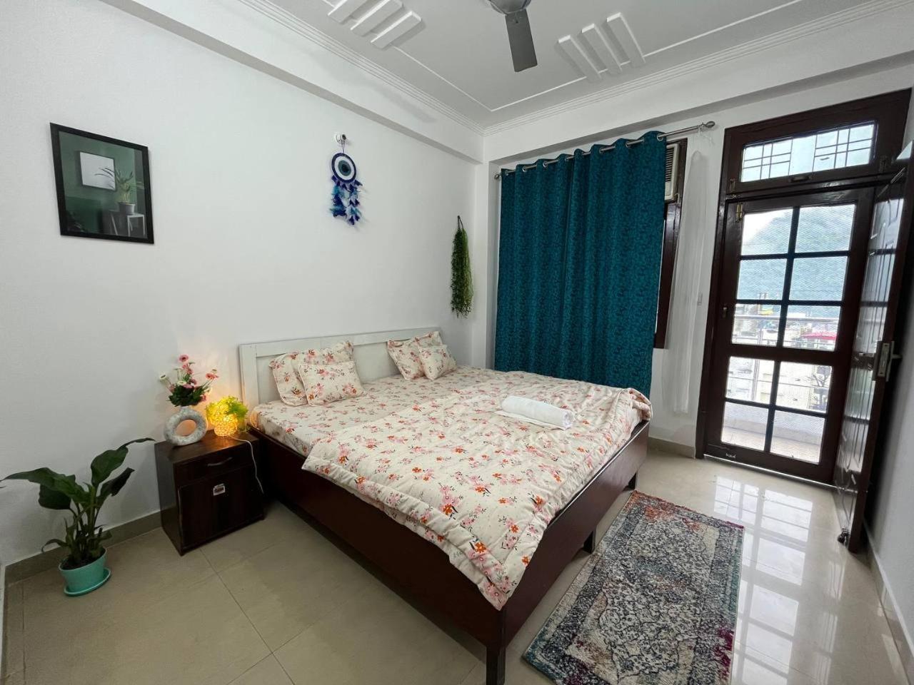 Ensquare - 2 Bedroom Mountain View With Kitchen, Rooftop Cafe, Live Music *
