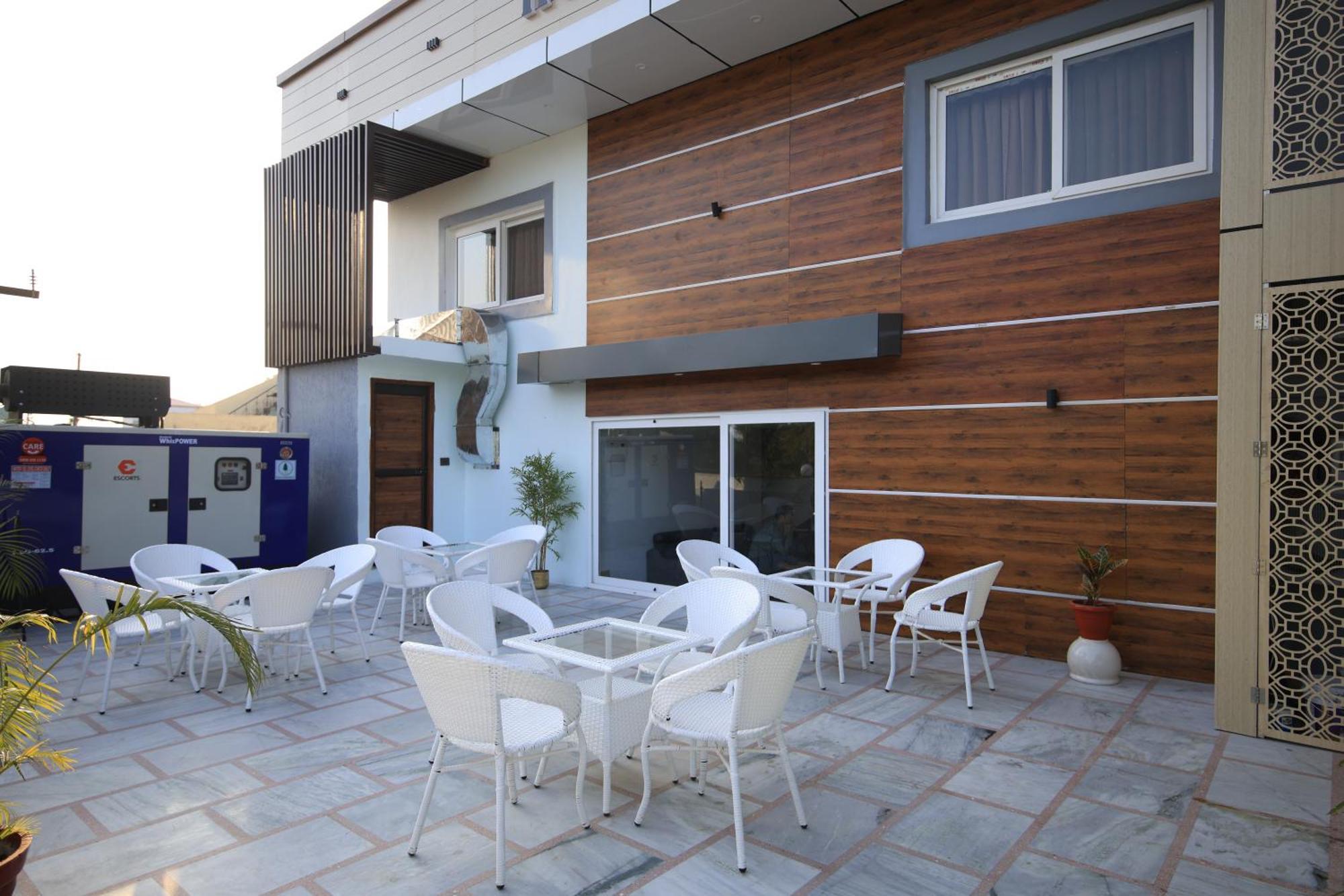 Hotel Mahadev