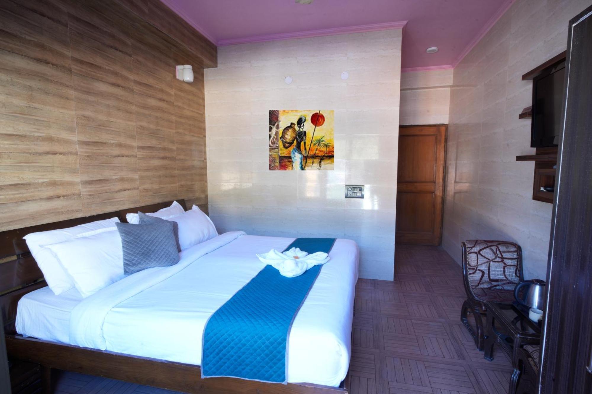 Chanakya Hotel 3*