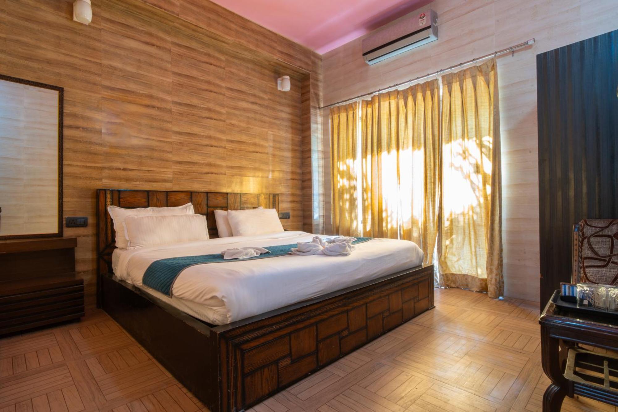 Chanakya Hotel