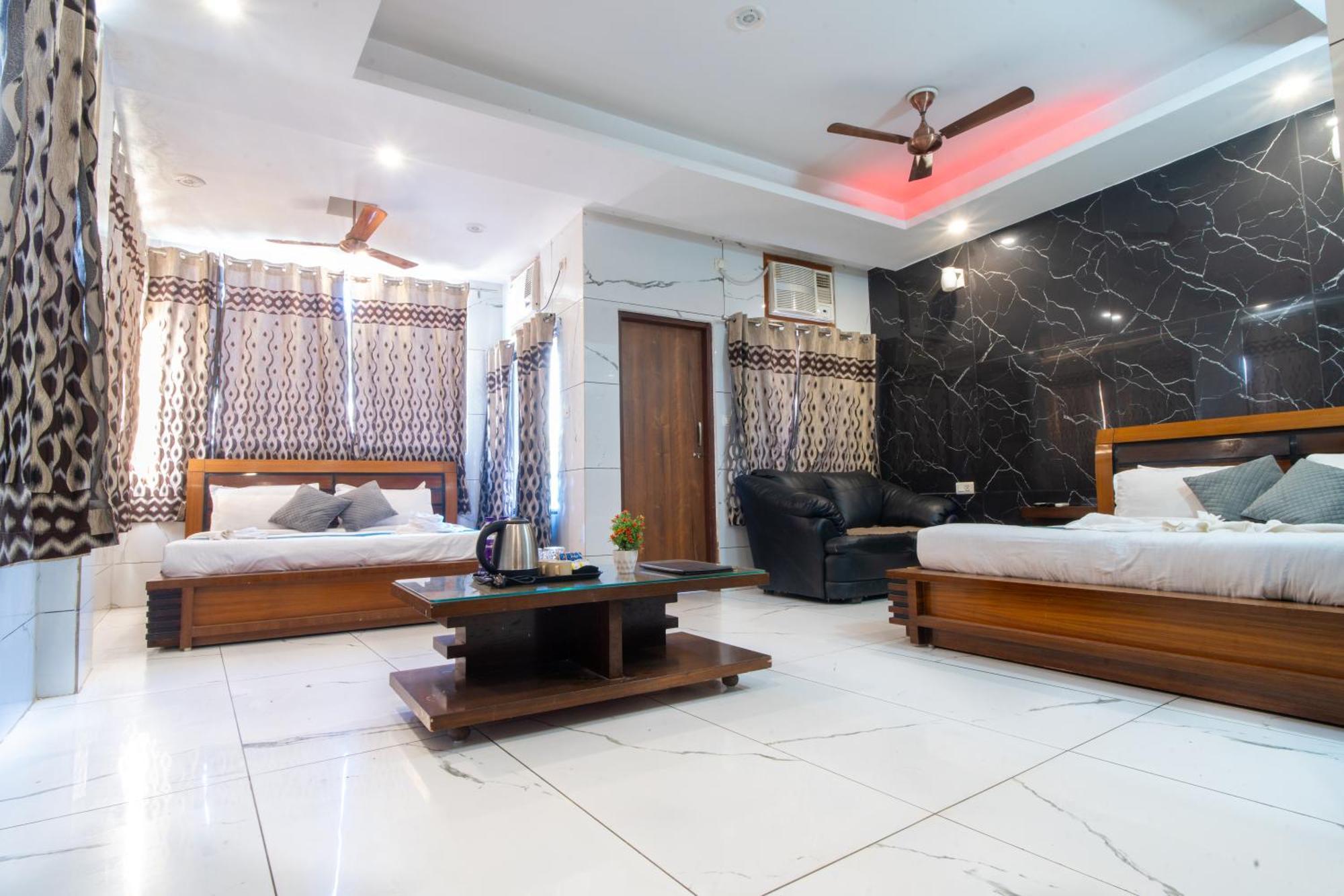 Chanakya Hotel 3*