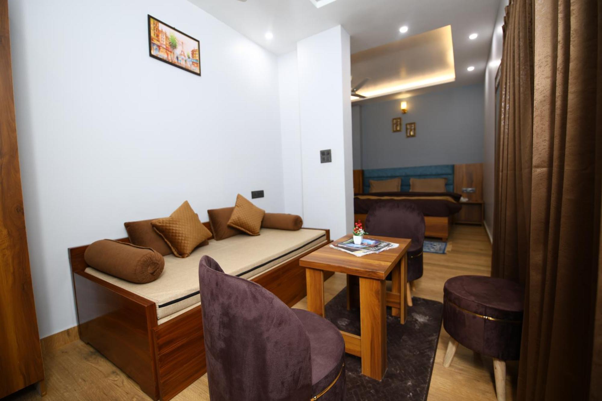 Hotel Mahadev