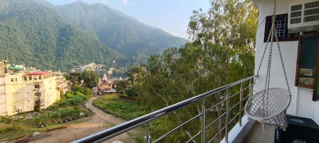 Hostel Ensquare - 2 Bedroom Mountain View With Kitchen, Rooftop Cafe, Live Music *