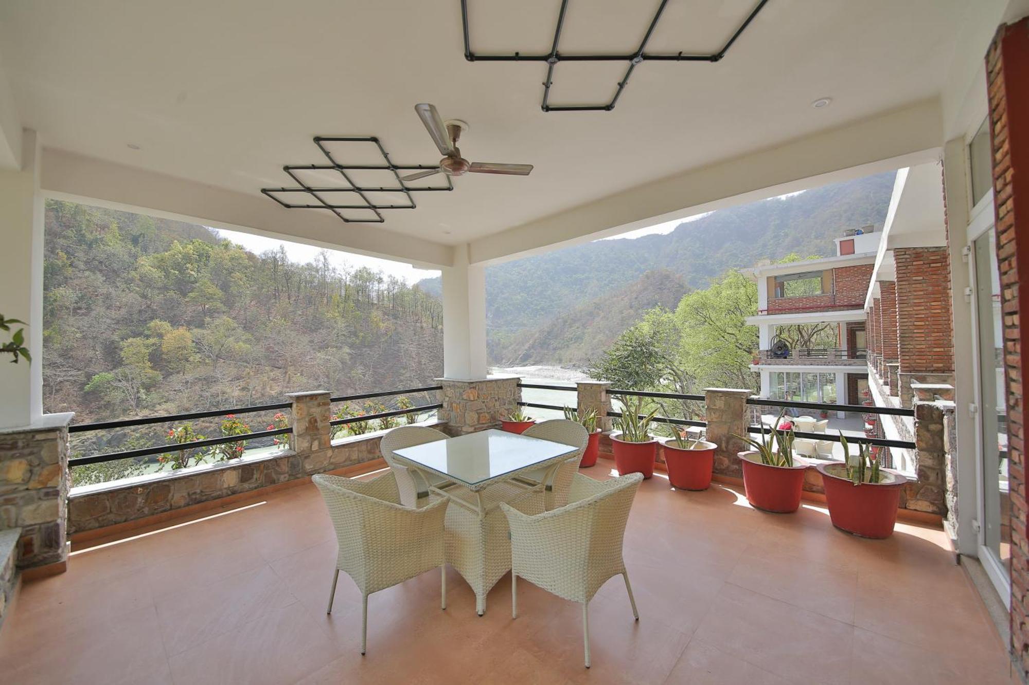 Hotel Summit By The Ganges Beach Resort & Spa