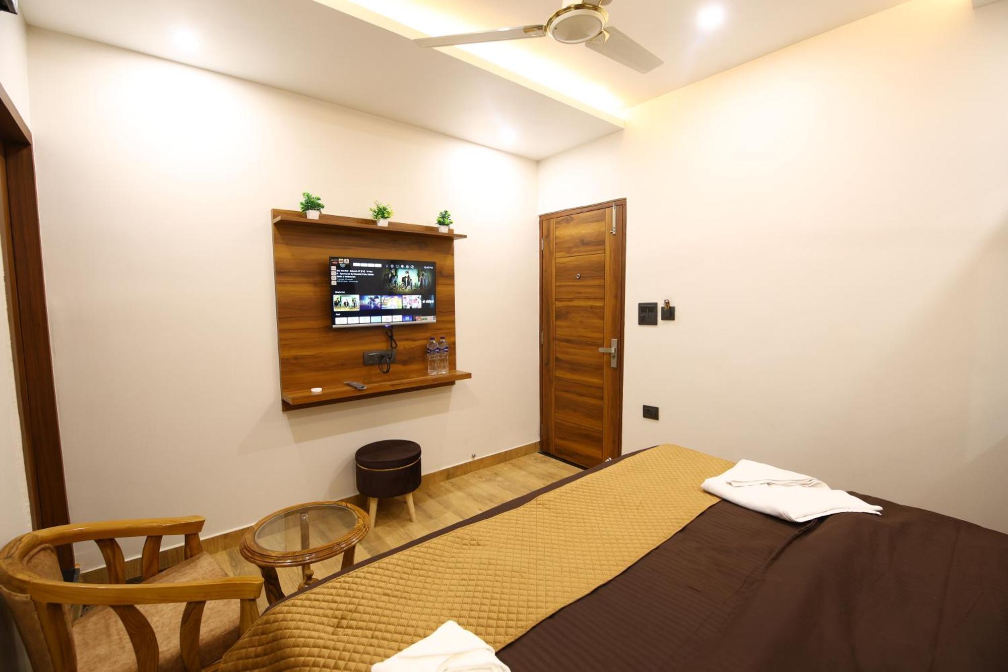 Mahadev Hotel