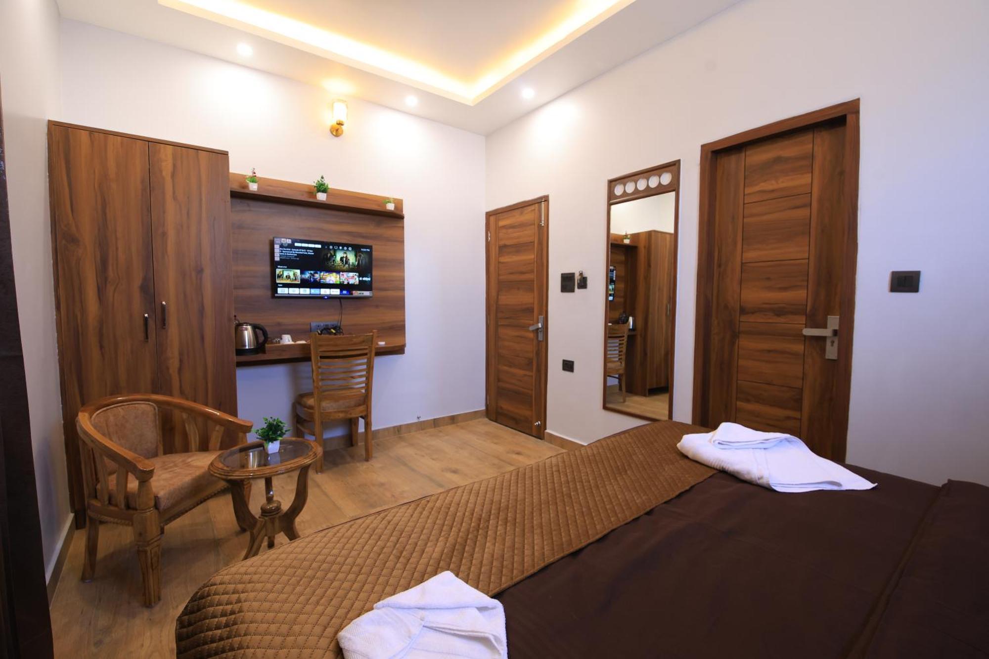 Mahadev Hotel 2*