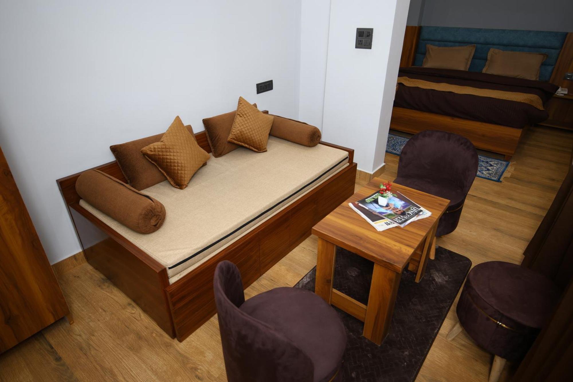 Mahadev Hotel Rishikesh