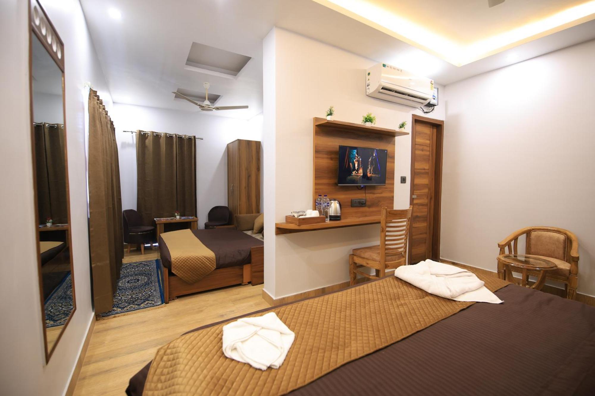 Mahadev Hotel Rishikesh