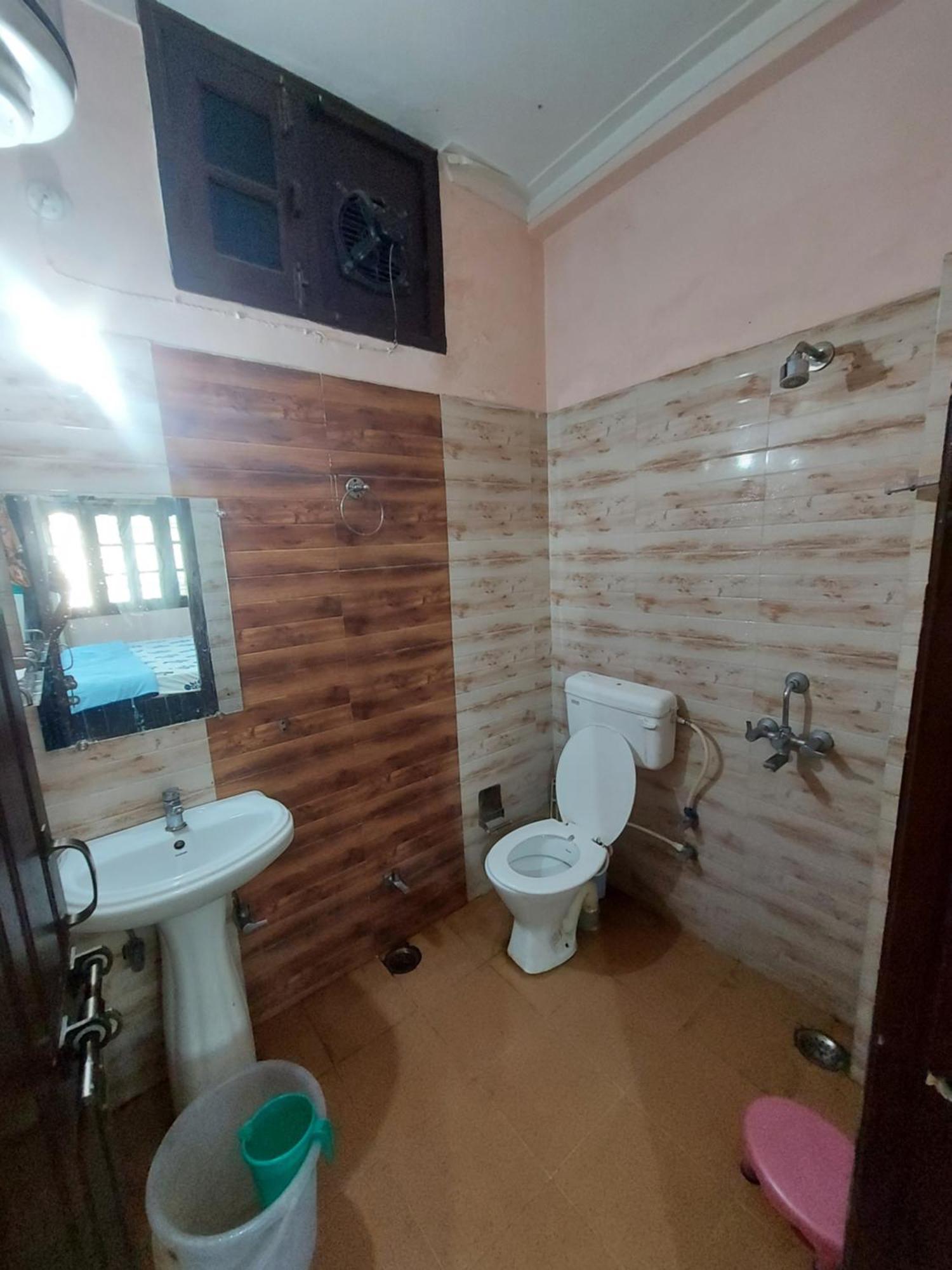Ensquare - 2 Bedroom Mountain View With Kitchen, Rooftop Cafe, Live Music Rishikesh