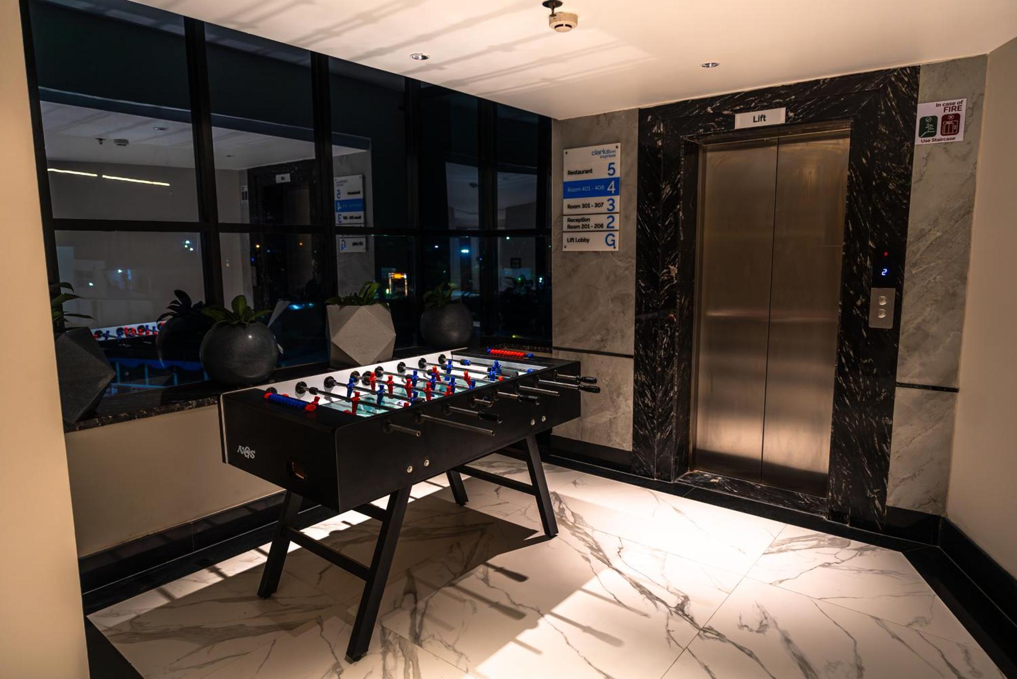Hotel Clarks Express,