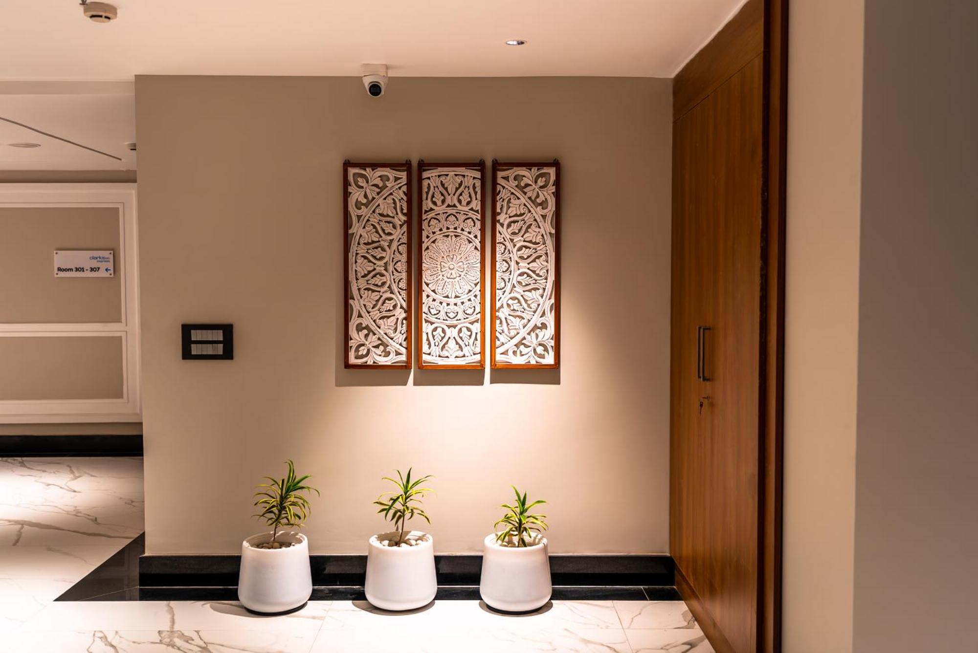 Clarks Express, Hotel 3*