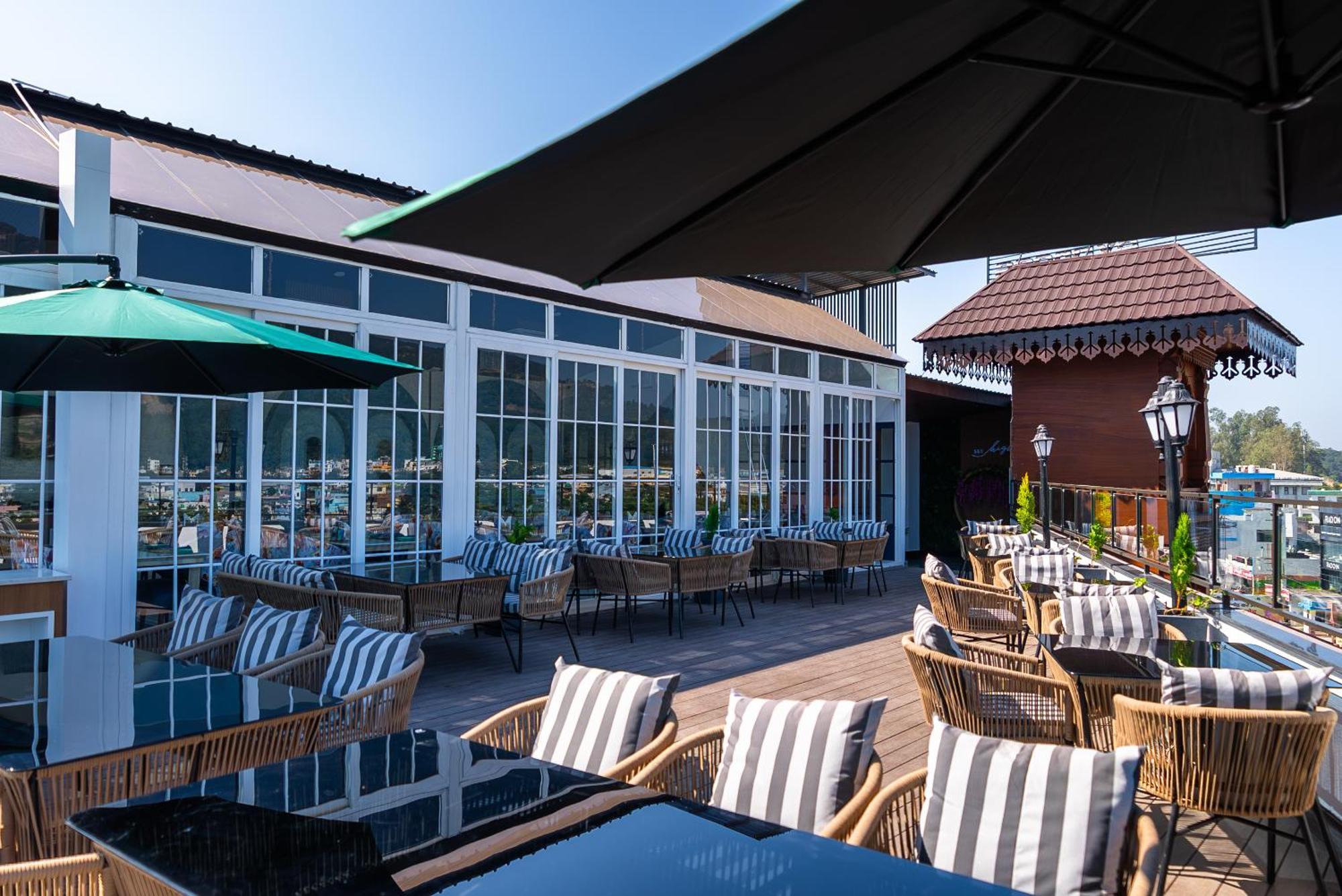 Clarks Express, Hotel 3*