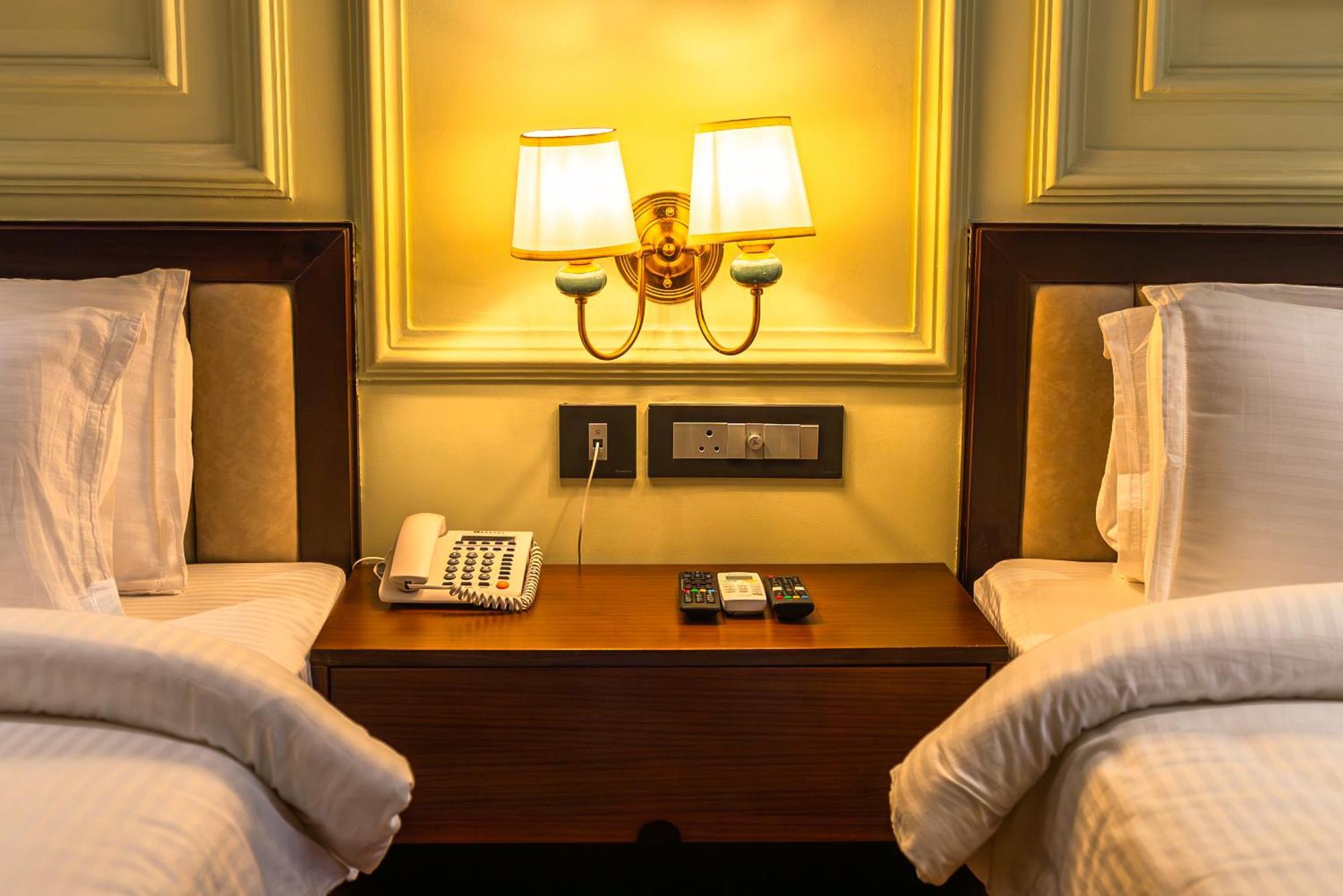 Clarks Express, 3*