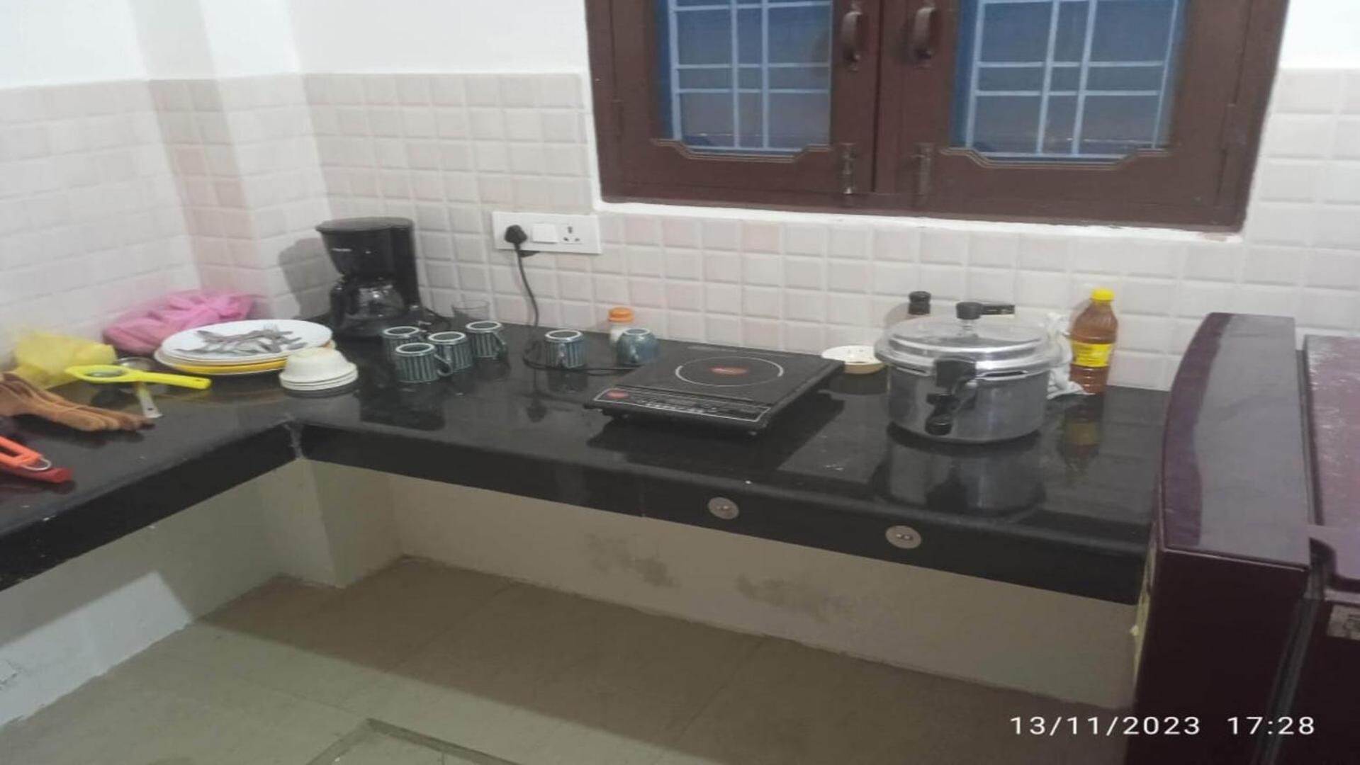Ensquare - 2 Bedroom Mountain View With Kitchen, Rooftop Cafe, Live Music Hostel Rishikesh