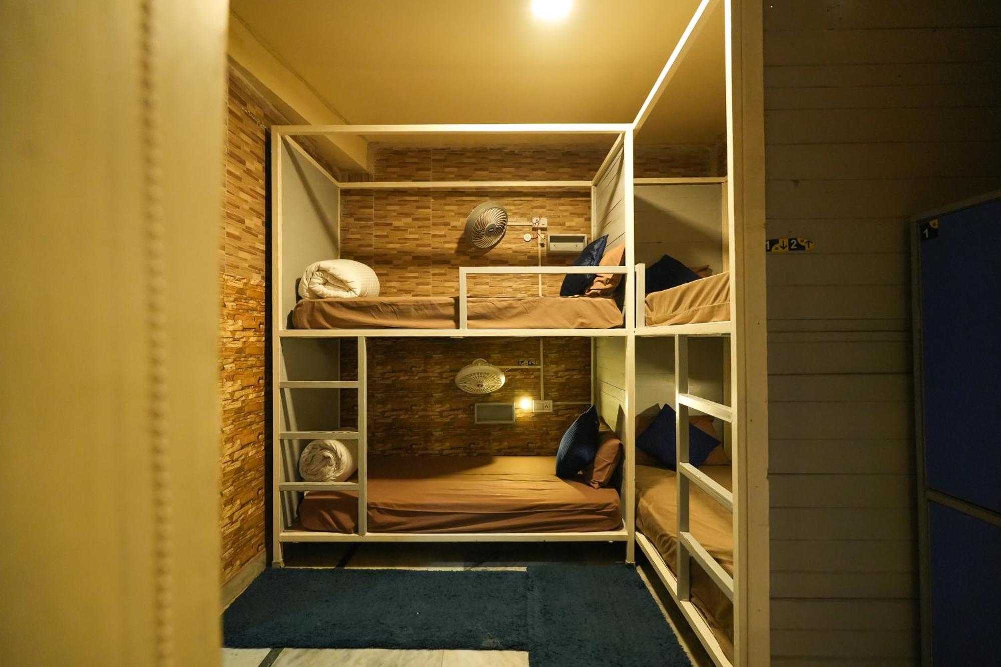 Shalom Backpackers Hostel *