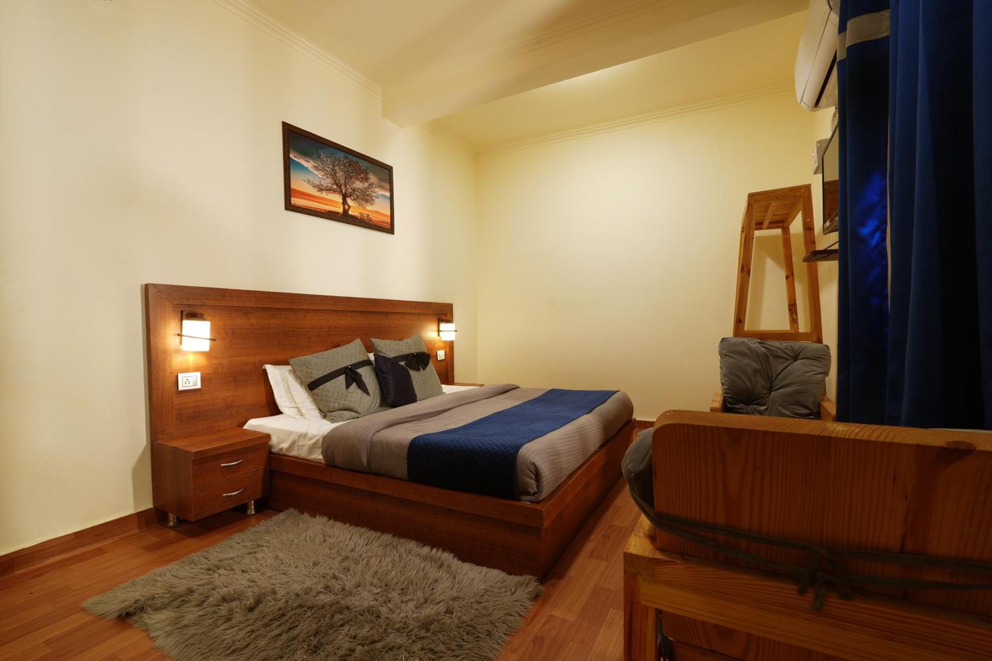 Shalom Backpackers Hostel *