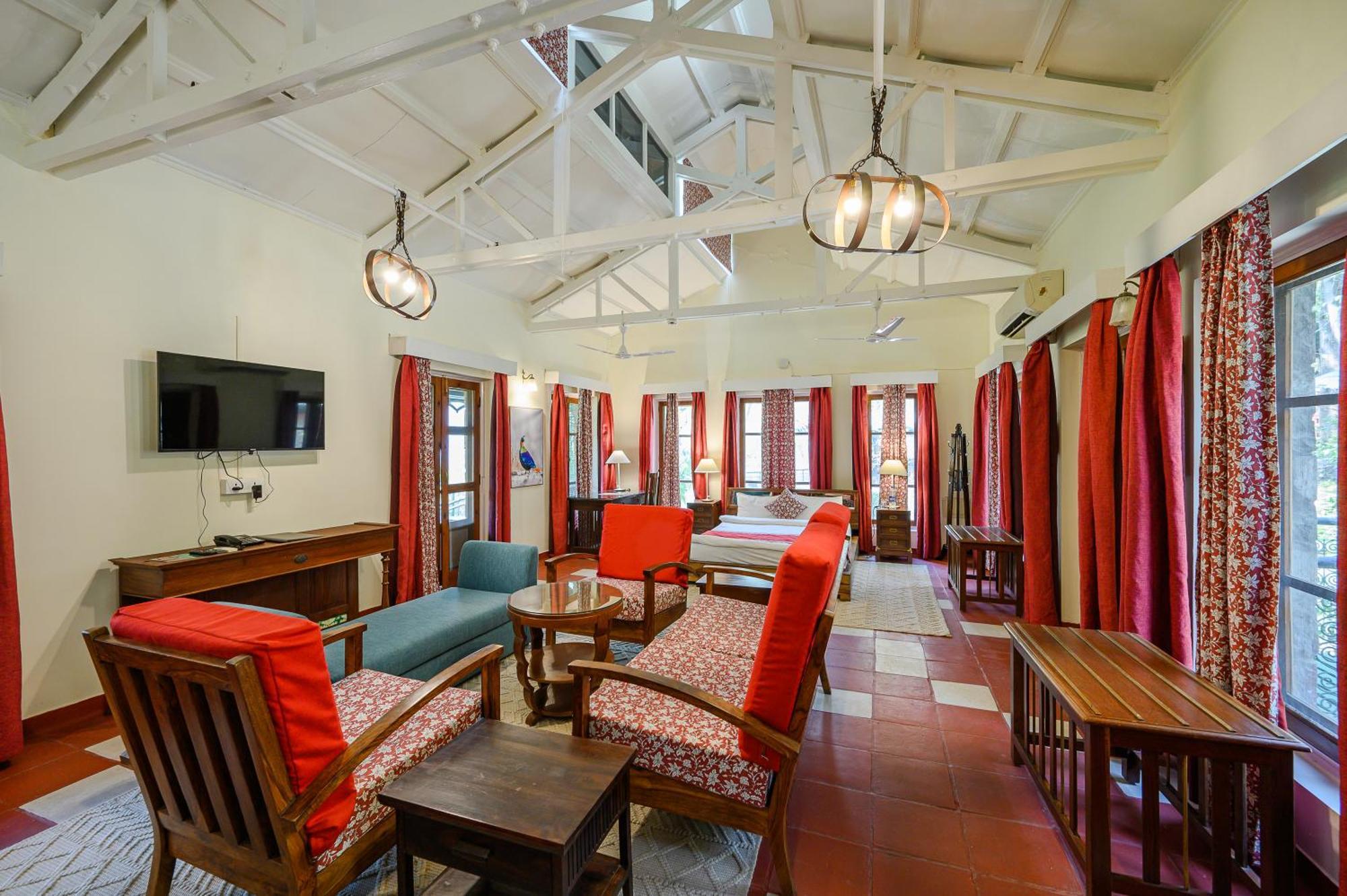 Hotel Neemrana's Glasshouse On The Ganges 4*