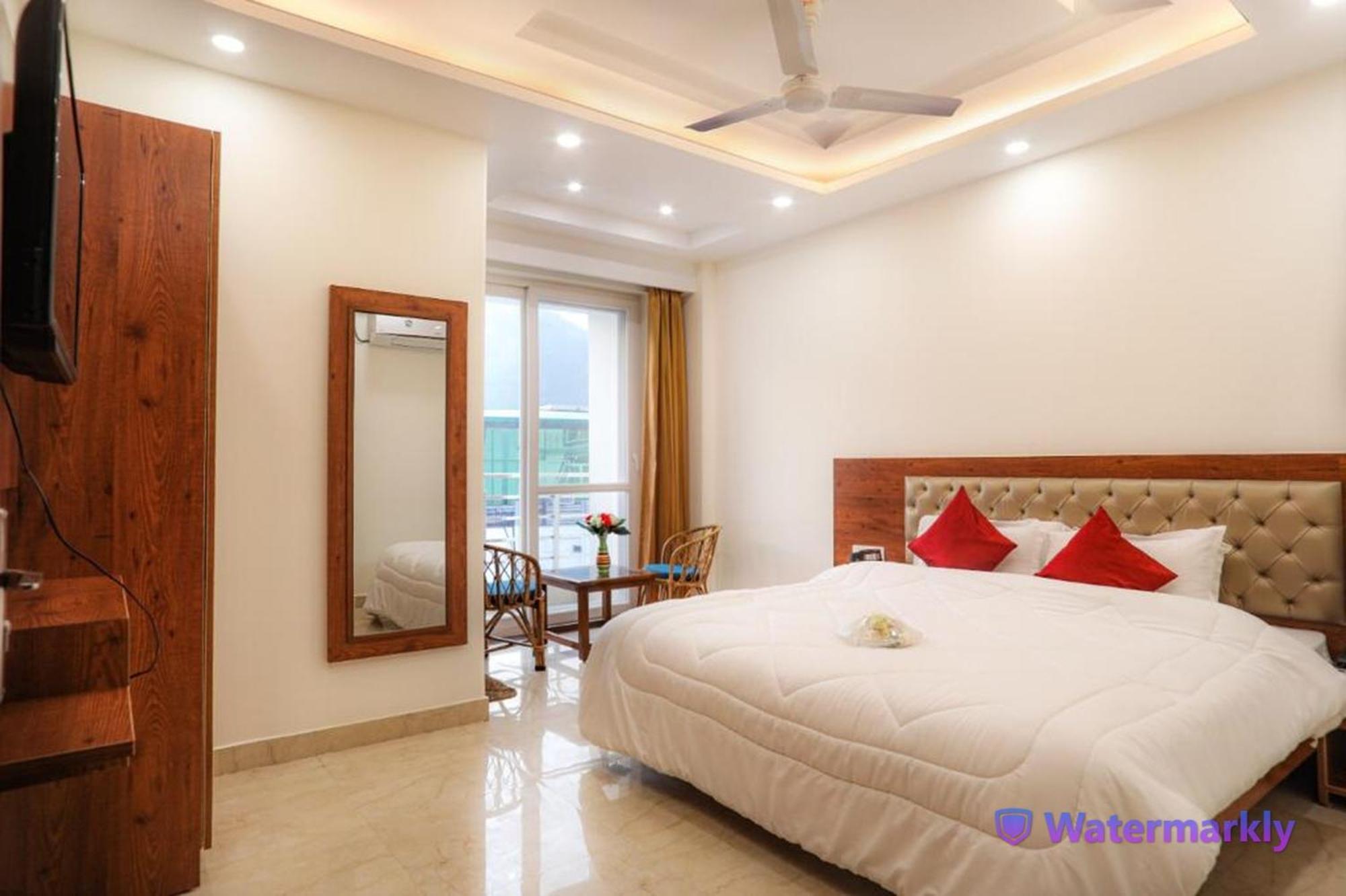 Hotel Dhakad Gold - Tapovan,