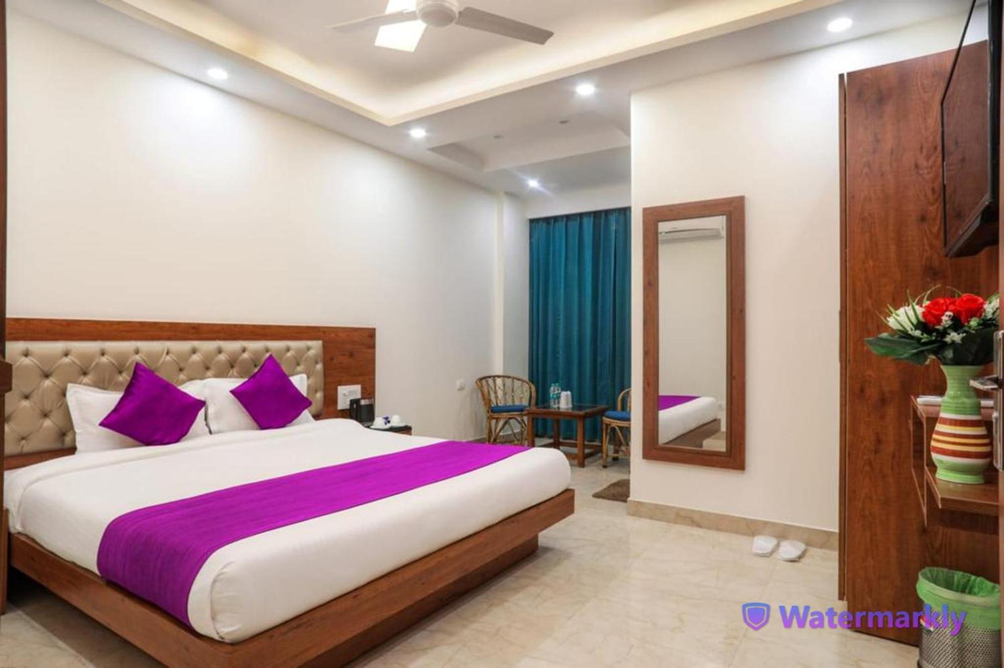 Dhakad Gold - Tapovan, Hotel