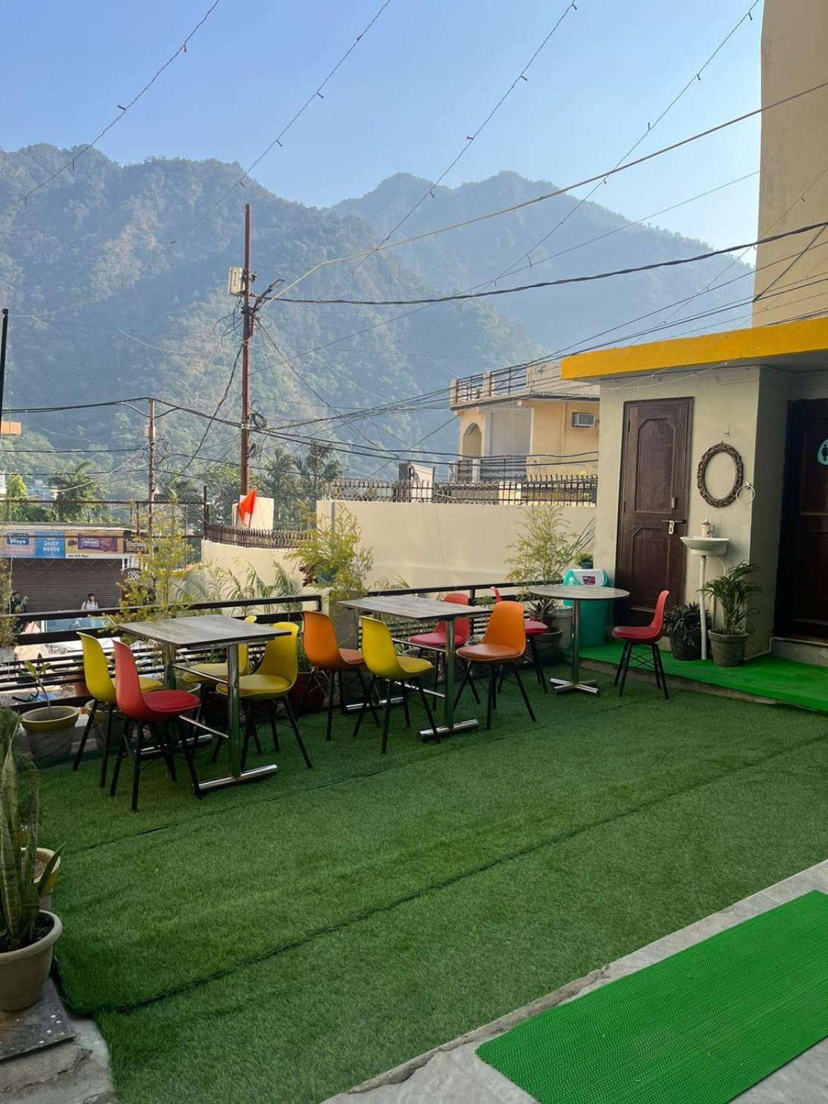 Dostel Hostel *