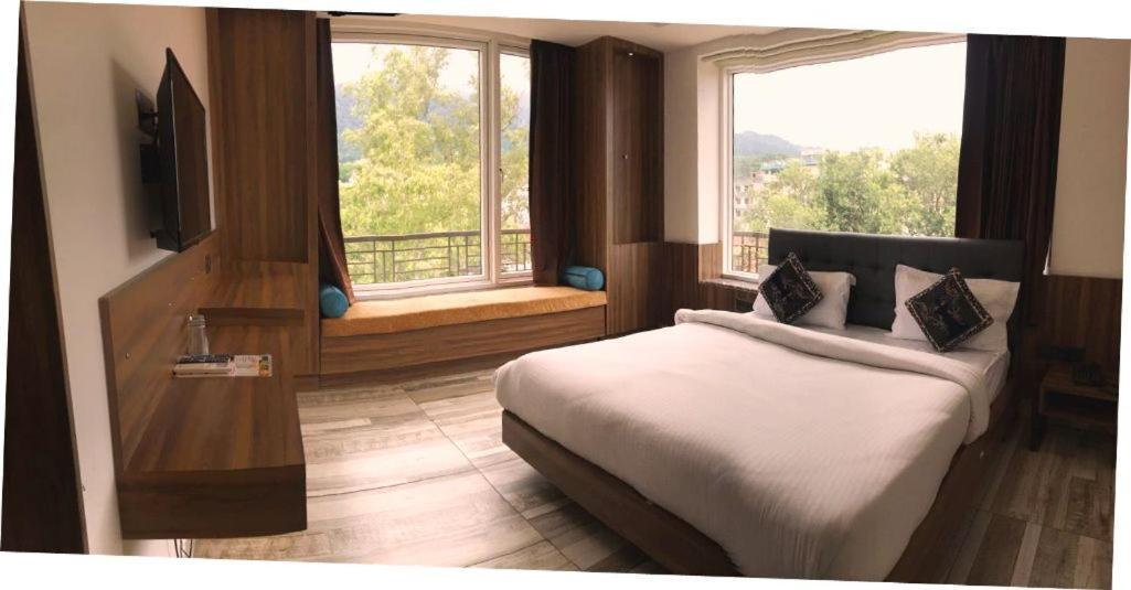 Hotel Trihari Rishikesh