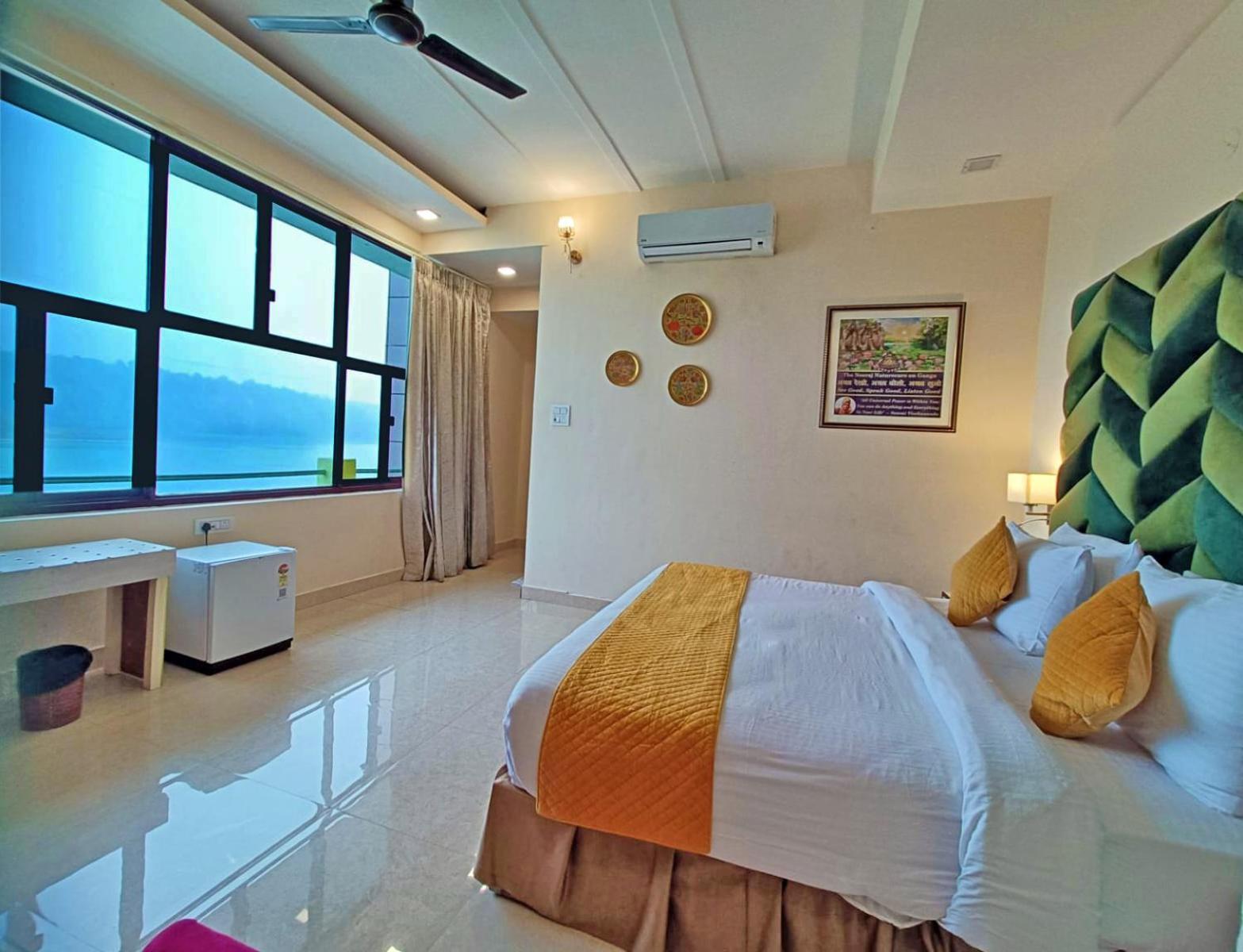 The Neeraj Naturecure On Ganga Hotel 4*