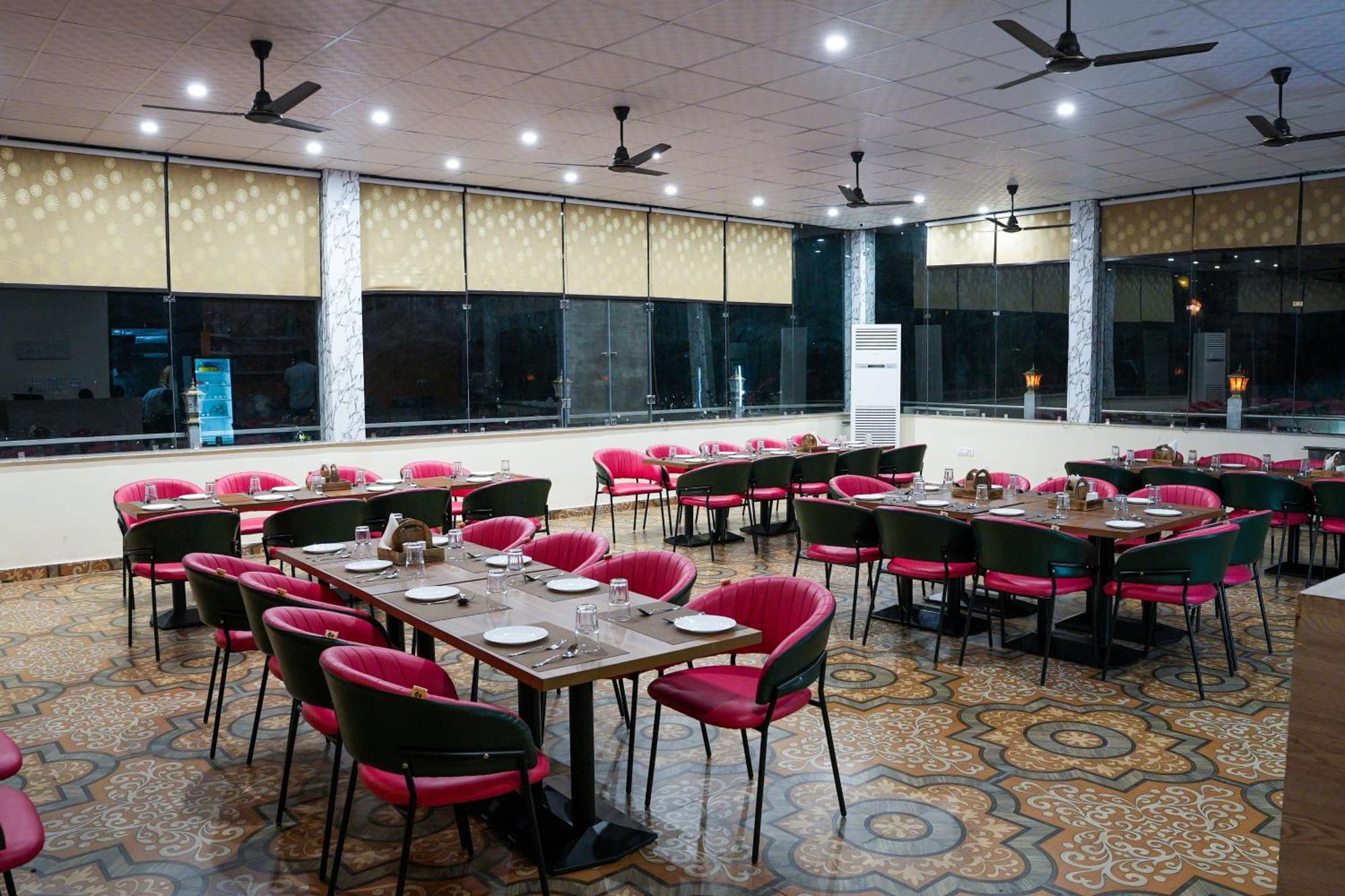 Hotel The Neeraj Naturecure On Ganga 4*