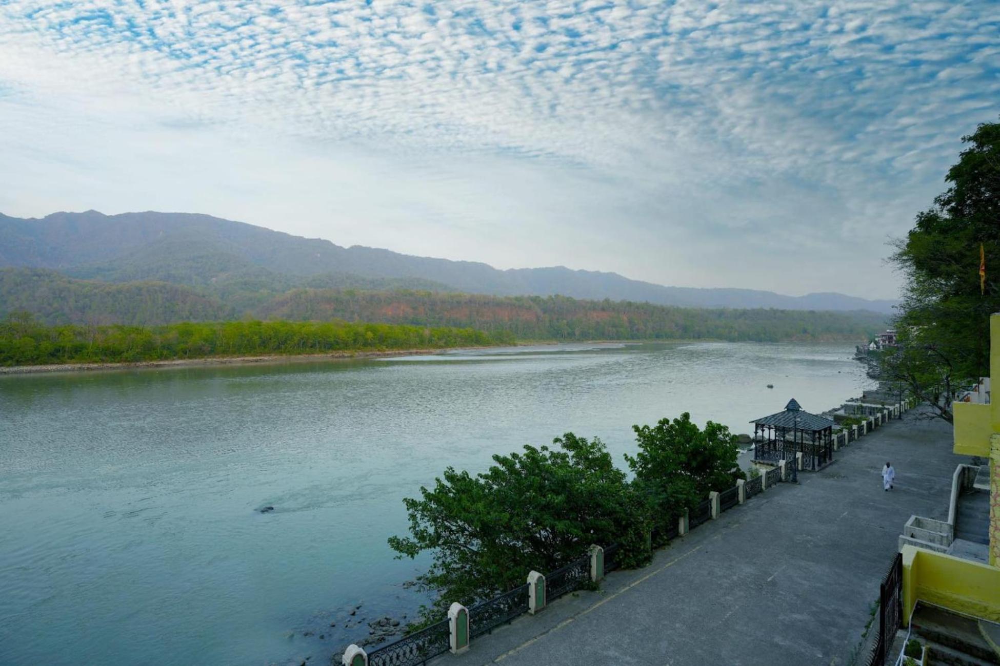 Hotel The Neeraj Naturecure On Ganga Rishikesh