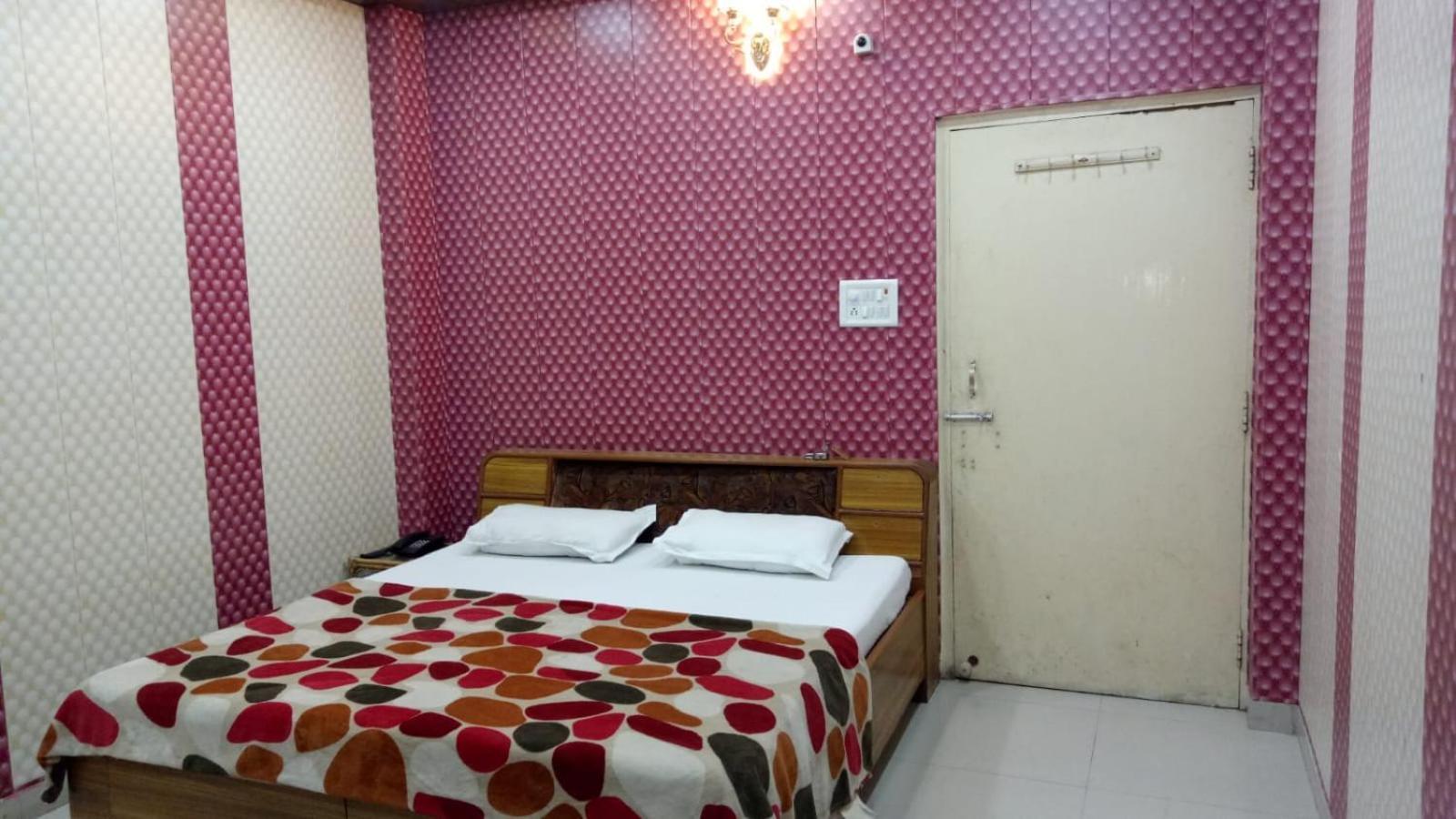 Shiv Ganga Hotel 2*