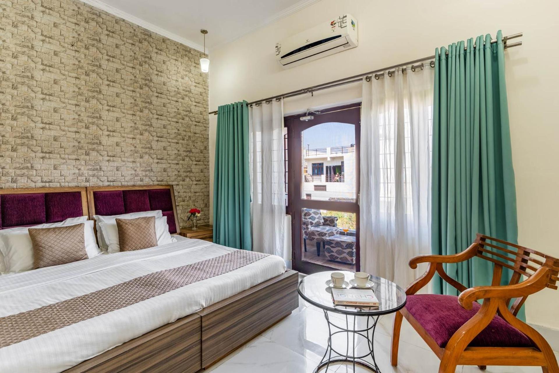 Stayvista At Divine With River View & Library