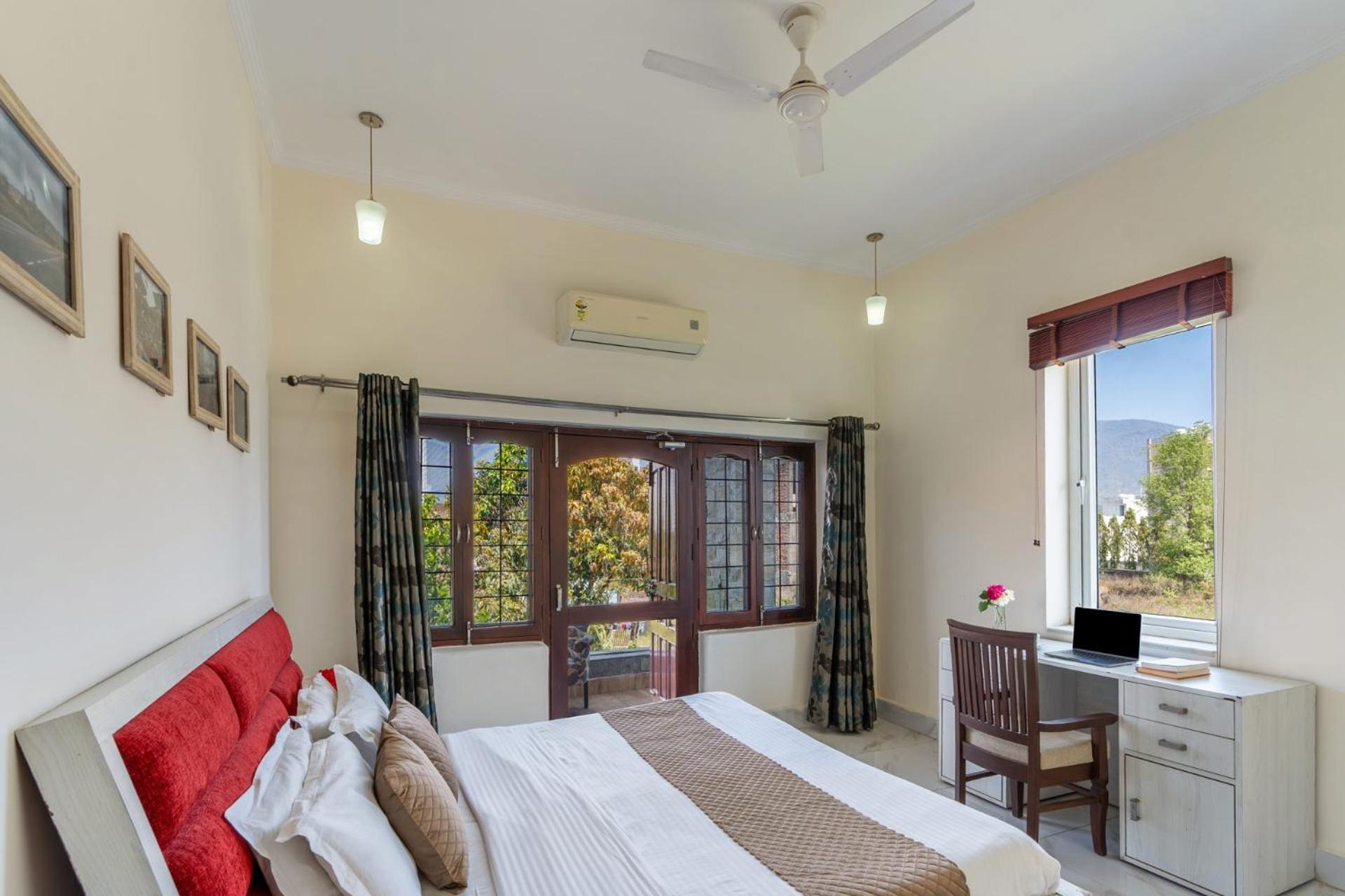 Villa Stayvista At Divine With River View & Library