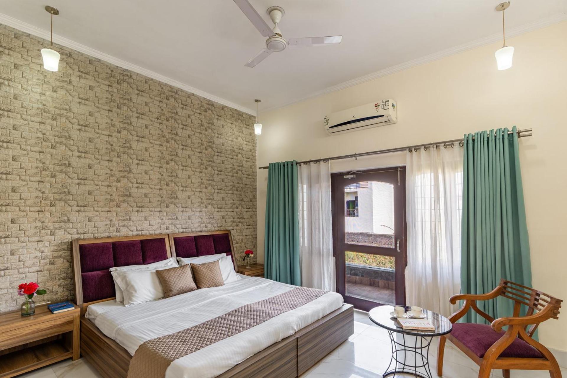 Stayvista At Divine With River View & Library Villa