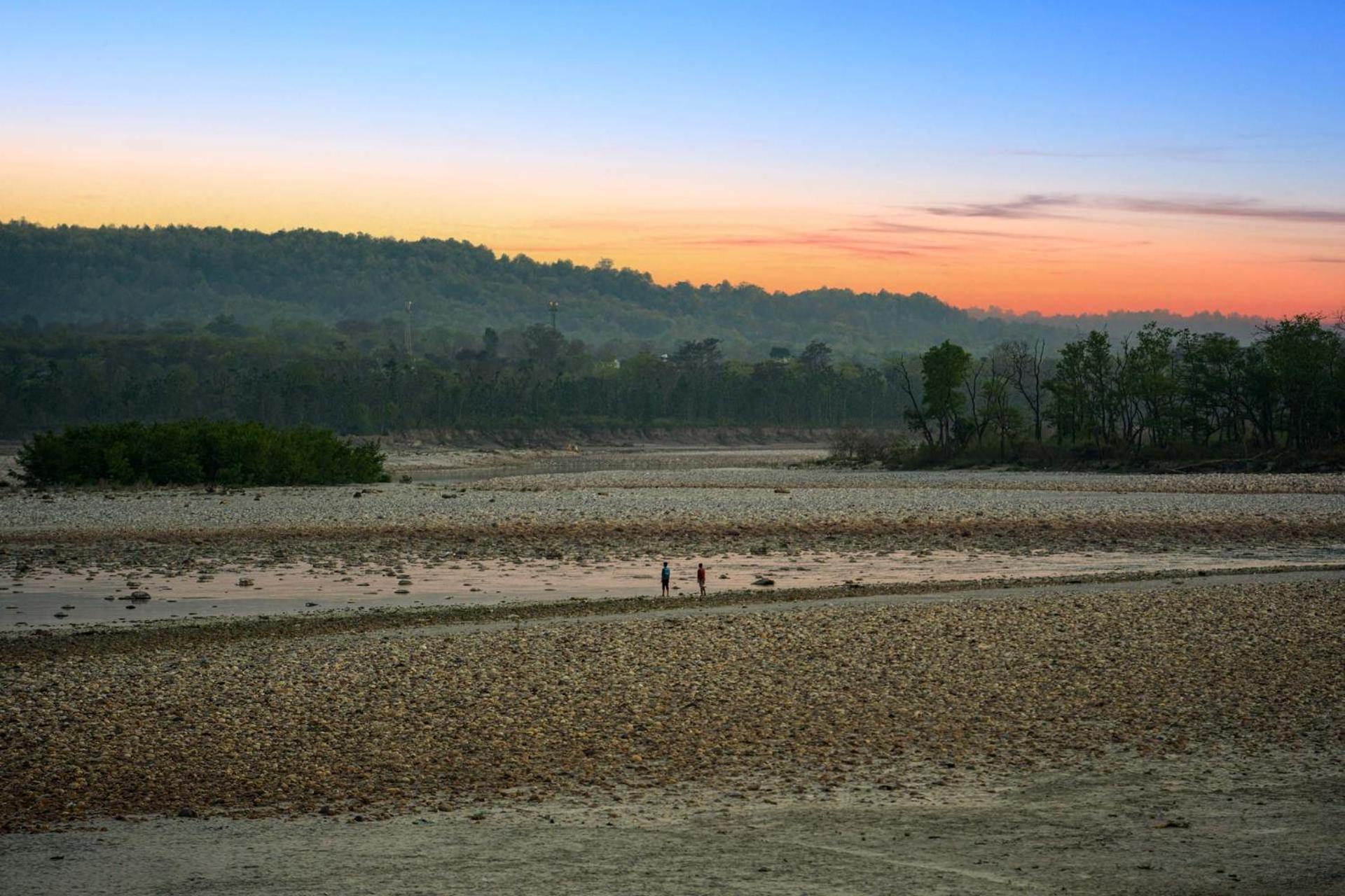 Stayvista At Divine With River View & Library Rishikesh