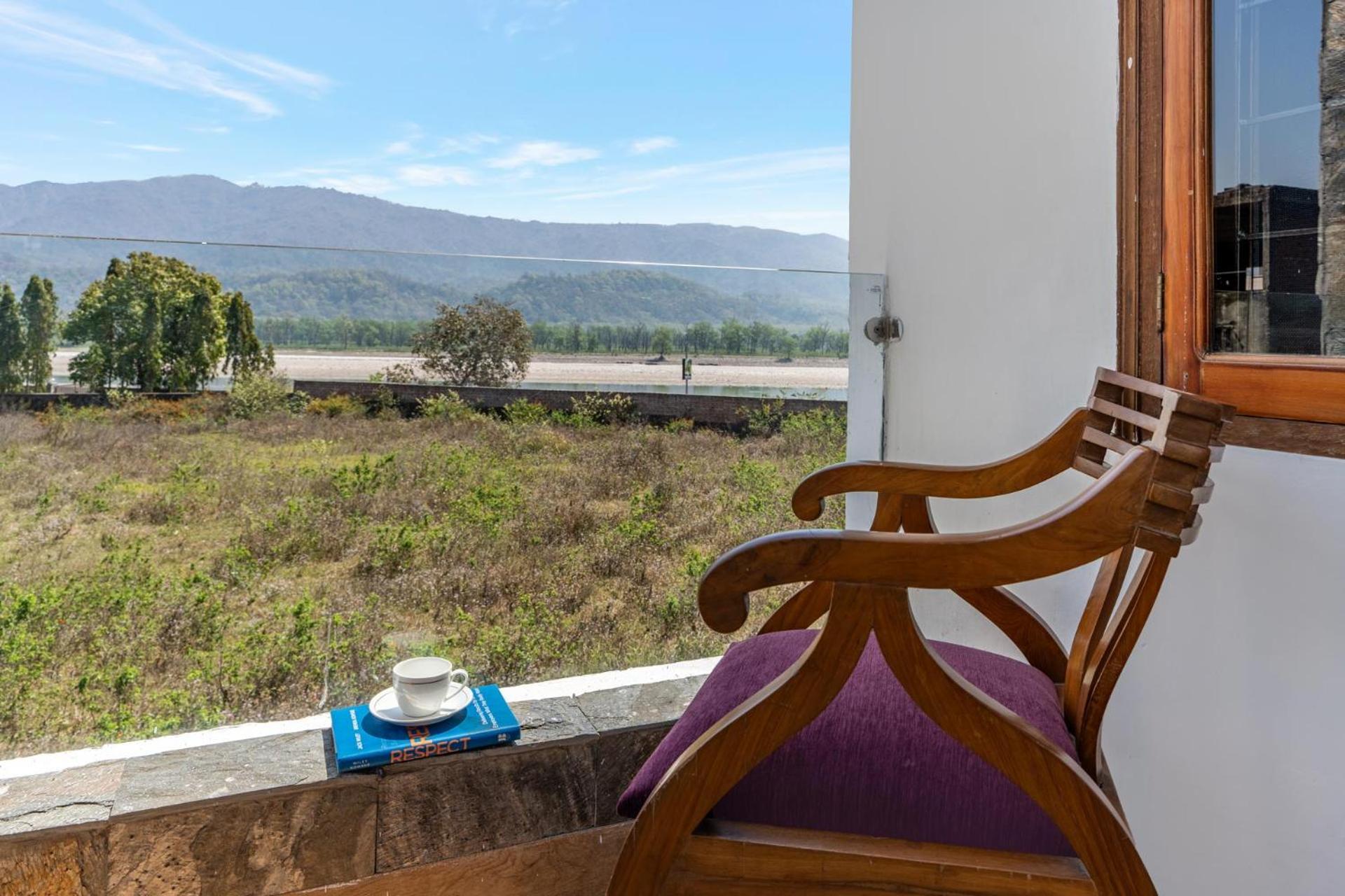 Stayvista At Divine With River View & Library Villa