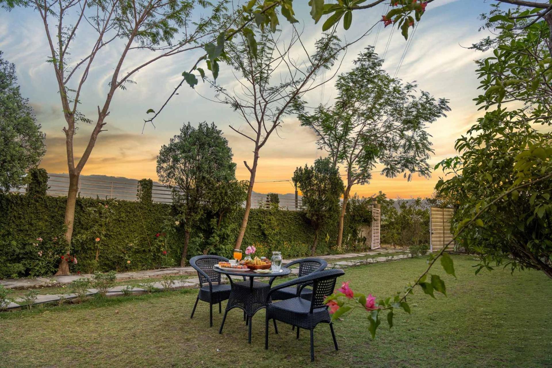 Stayvista At Divine With River View & Library