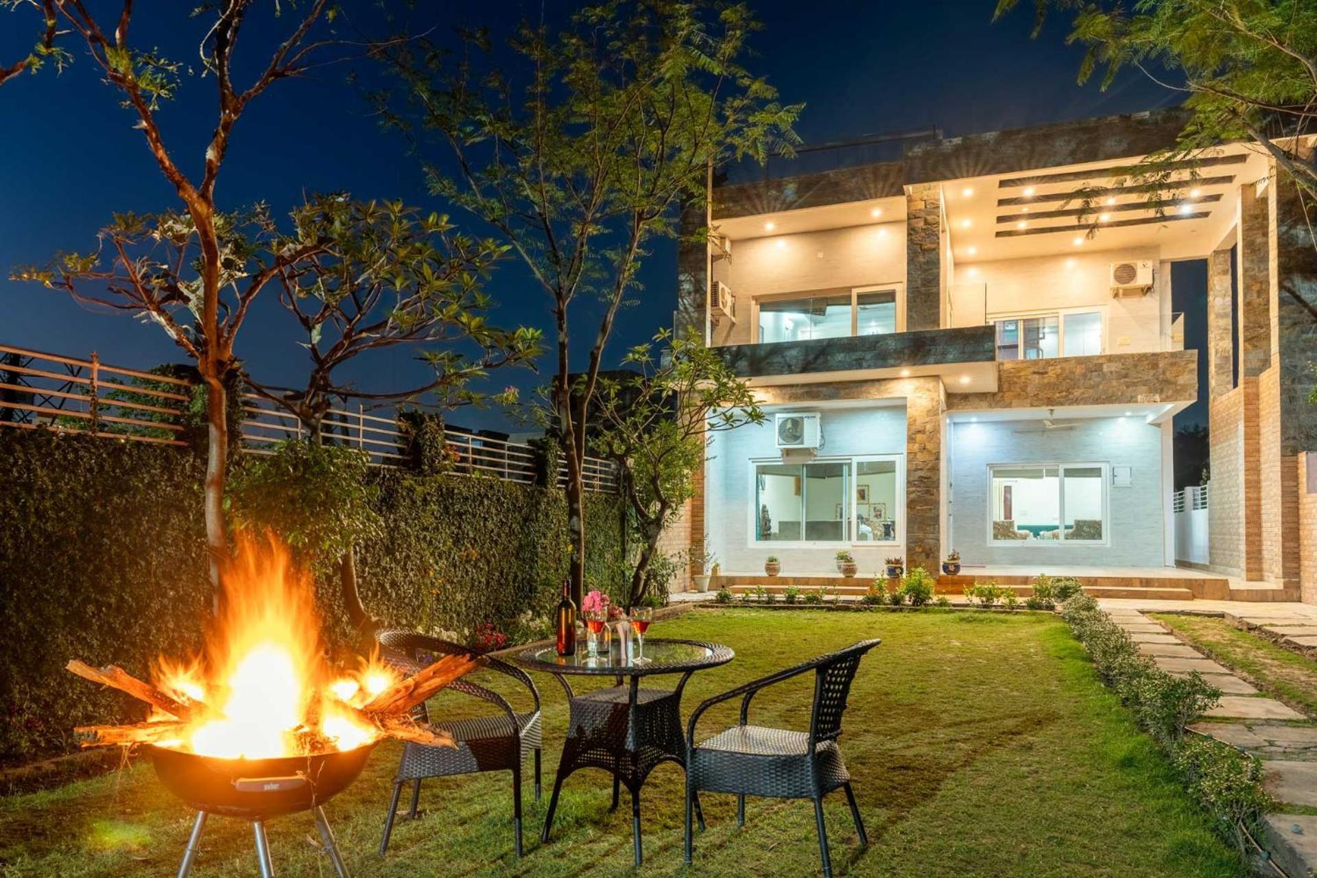 Stayvista At Divine With River View & Library Villa Rishikesh