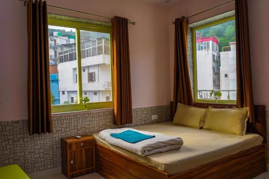 Hostel Shanti And Garden Cafe