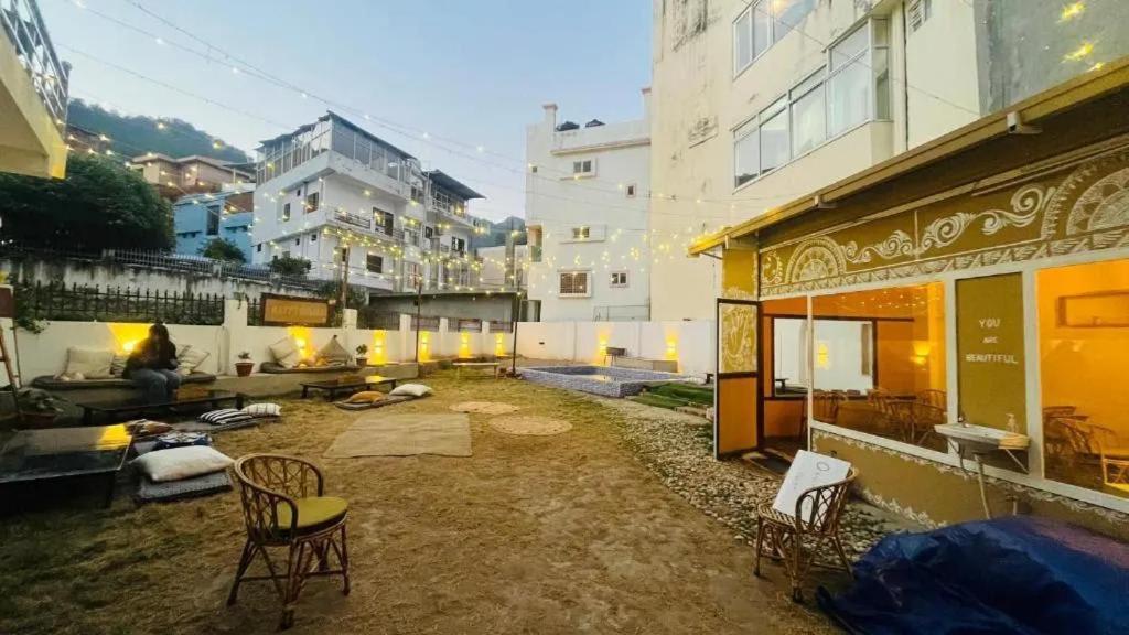 Shanti And Garden Cafe Hostel *