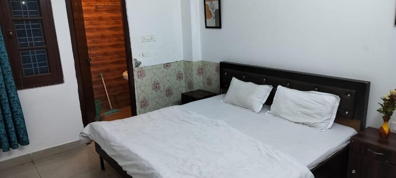 Apartment Ensquare - 2 Bedroom Near Laxman Jhula With Kitchen